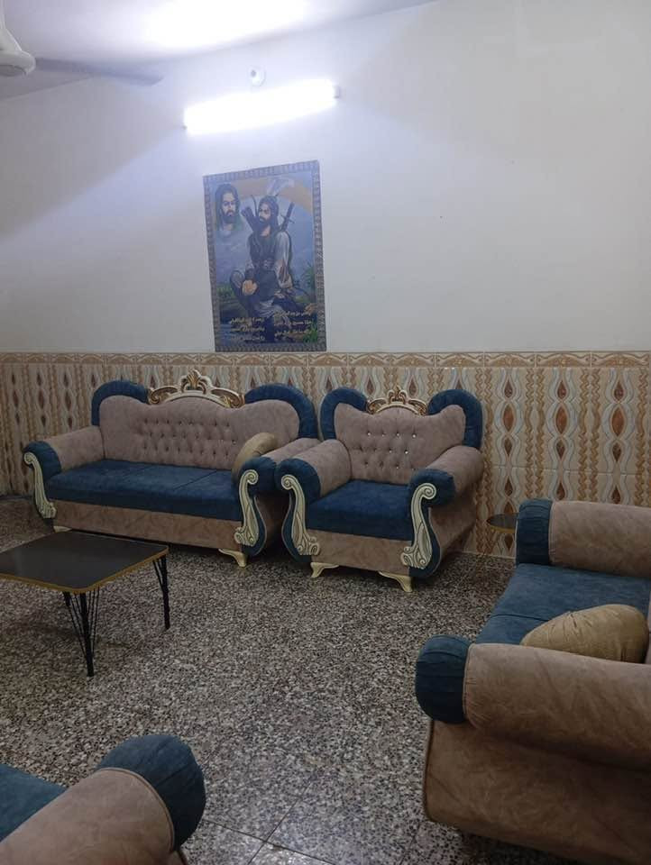 دار للبيع المساحه 100متر يحتوي غرفه وستقبال وصحيات وصاله ومجمع صحيات ومطبخ بناء طابوق السقف صب مسلح العنوان طويريج حي الكوثر مقابل جسر حي الصناعي السعر 62مليون الاتصال ع الرقم ***********
