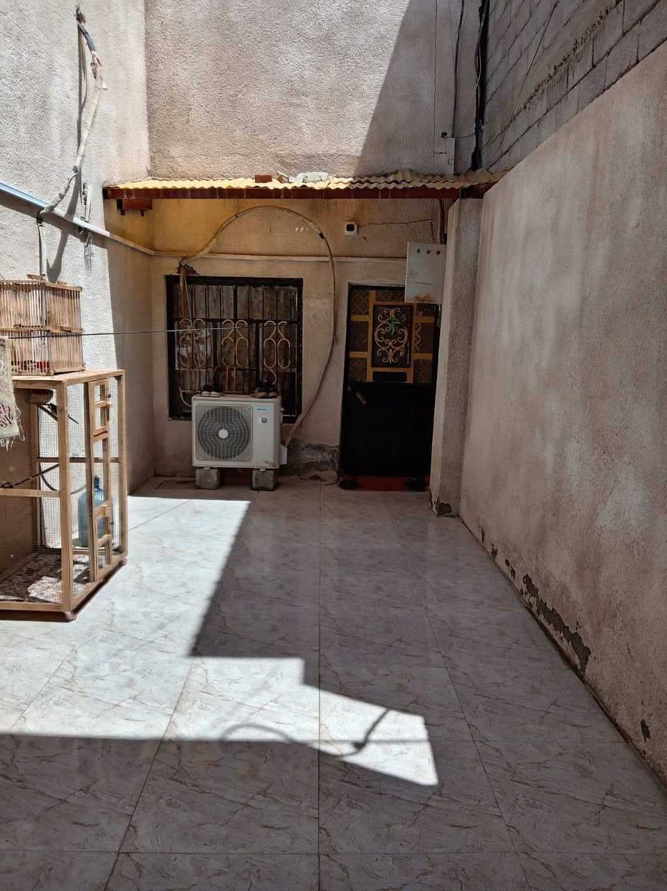 🏠 بيت للبيع – أبي الخصيب / عويسيان

📍 الموقع: أبي الخصيب – عويسيان – طريق القصور الرأسية، مقابل حسينية فاطمة الزهراء (عليها السلام).

📐 المساحة: 220 متر
🛏️ 3 غرف نوم
🍳 مطبخ
🚿 حمّامان
🛋️ استقبال + هول
🏗️ سطح كونكريت – كاشي

📜 العقار: وقف سني
💰 السعر: 100 مليون دينار
🤝 بي مجال للشراي والتفاوض

📞 للاستفسار أو تحديد موعد لمعاينة البيت، تواصل خاص.
***********
🔑 موقع مميز ومساحة مناسبة للسكن.
