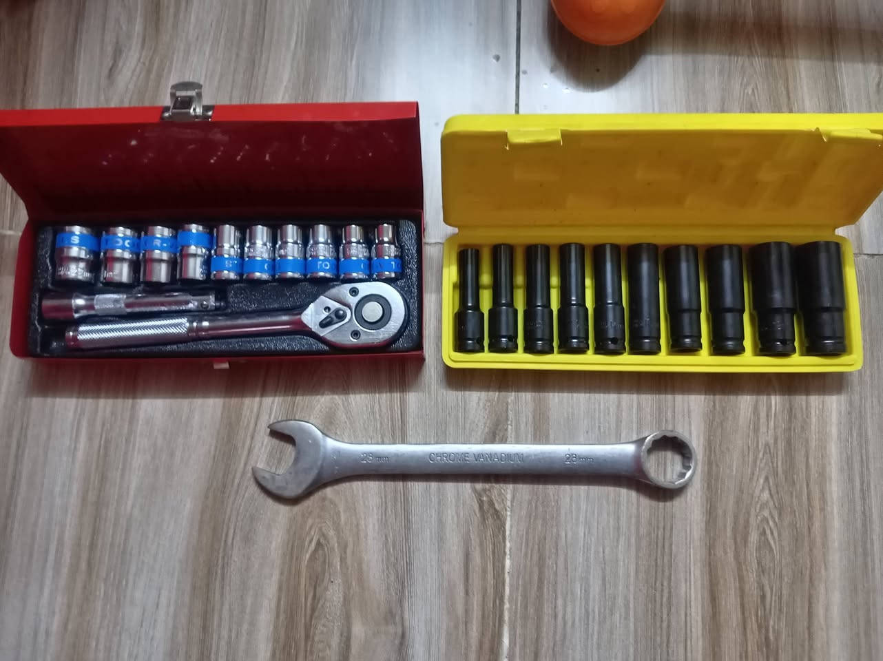 سلام عليكم عندي تخم لقمات للبيع مع اسبانه حجم 28للبيع ٢٥الف. ***********هذا رقمي

