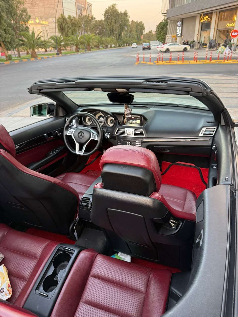 السلام عليكم للبيع 
Mercedes E400 2017 Convertible
السيارة اعلى مواصفات 
كشف وداخل احمر ومساج وتدفئه تبريد كشنات
رادار وتحديد مسار ومانع تصادم وحساسات وكامرات 5 360 درجة
شفتات ستيرن + ستيرن كهرباء وكشنات كهرباء وتچوات كهرباء 
قطعتين تبريد وسستم سماعات هارمن كاردن 
لايتات داينمك led فوول اعلى مواصفات بال400
السيارة محرك v6 twin turbo 3.0 صاروخ وتو ويل مو فورماتك 
السيارة بوضع الشركة كلشي بيها بلاد محرك كير مامفتوح برغي سيرفس كامل تخم ويل amg اصلي وتخم تاير جدد بدون اي نقص وجديدة جداً ماشيه 95 الف كيلو متر 
حادثها جاملغ وربع بنيد ايرباك ستيرن فقط
رقم اربيل وياها باج تظليل 80‎%‎ سنوية وهزة جدد 
سعر السيارة بالنسبه الخواتها بلاش وبالعافية ع ياخذها 17800$ بيها مجال بسيط جداً ترهم مراوس حسب القناعة او بيع مكاني بغداد *********** بغداد, العراق
