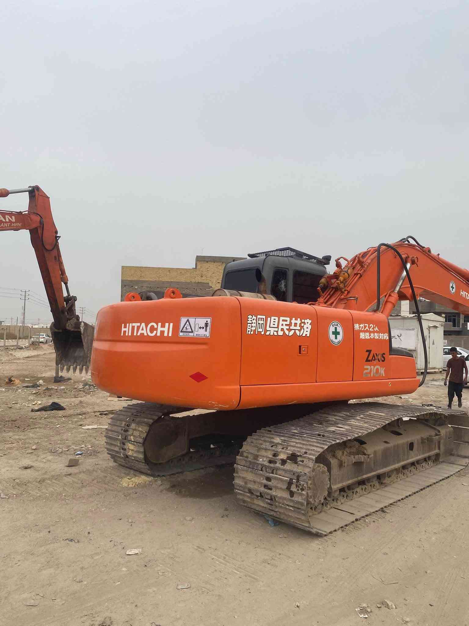 حفارة ٢٠٠٤ 210K • فايف ١٩٩٩ 200LC • جاهزة للعمل