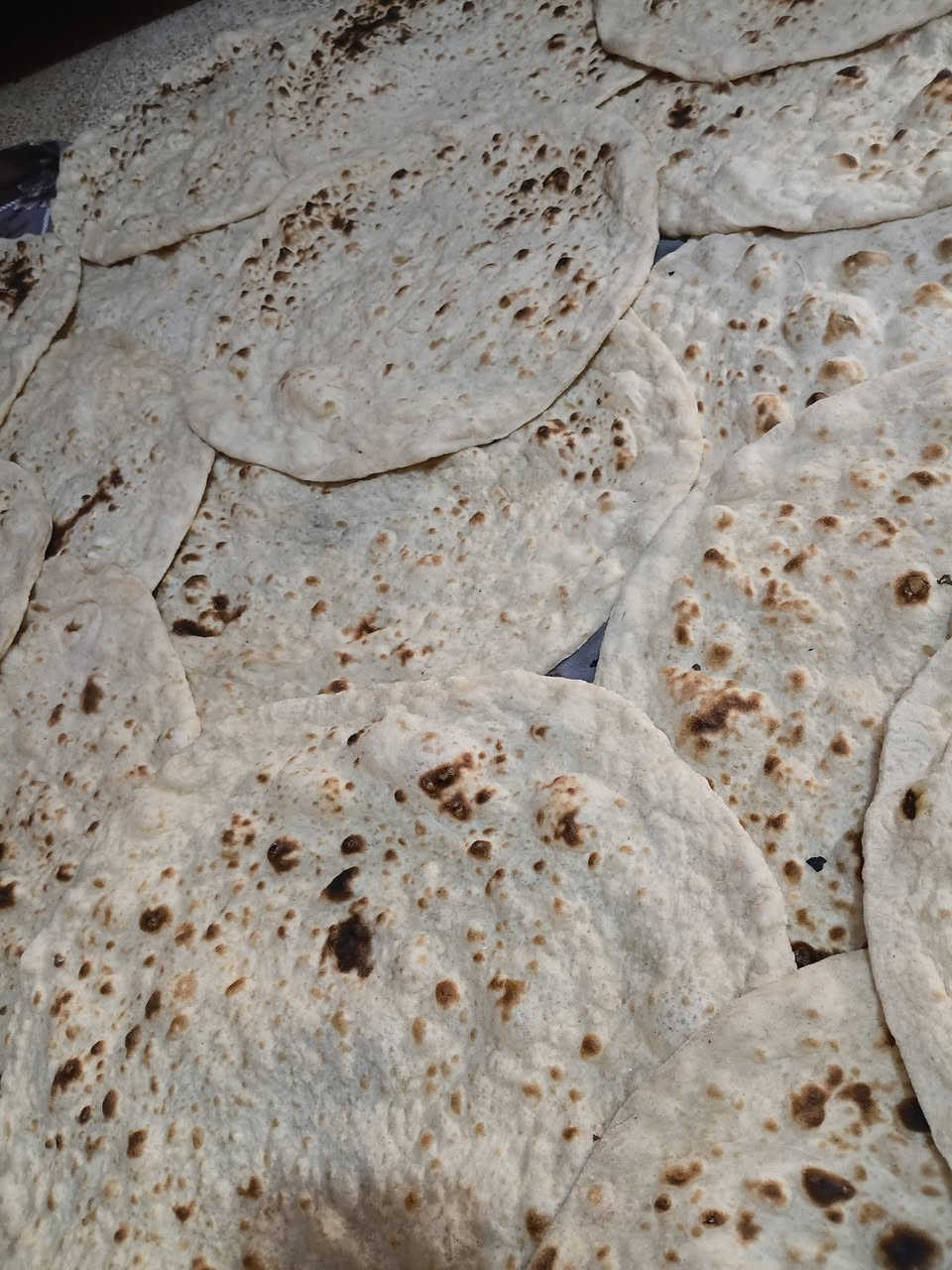 يتوفر خبز صاج خبز كهرب الي يريد يخابر على هذه ارقم ***********
