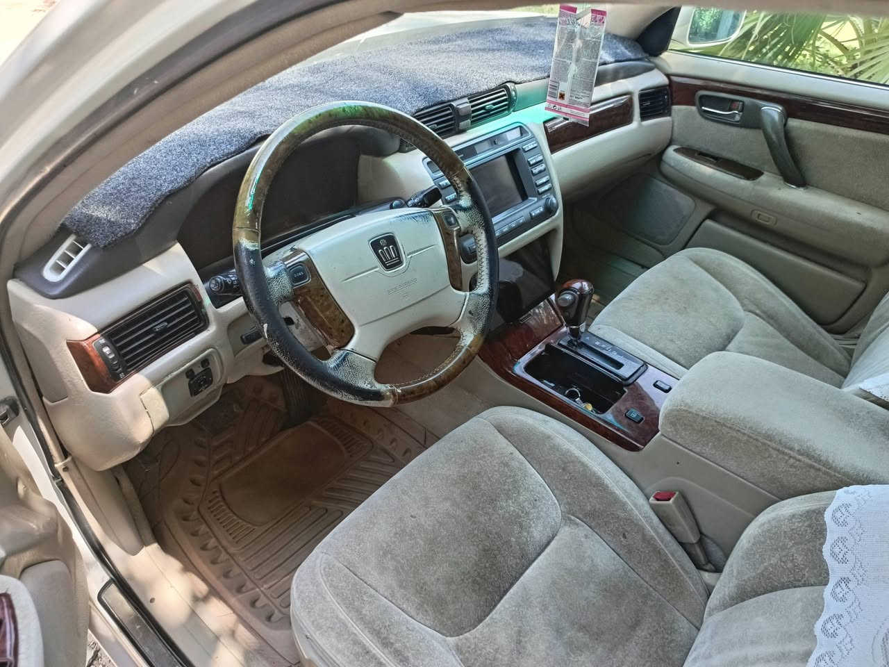 السلام عليكم تم تنزيل السعر ملكه للبيع بسمي شخصياً انكليزي مكفولة من الكص والنقل والصوليات بيهه ضربه صفحه ومعمره محرك اوكير جديد دكمتين امداور مديل 2003 مكان ديوانية غماس السعر 95 اوبيهه مجال شي بسيط ***********

