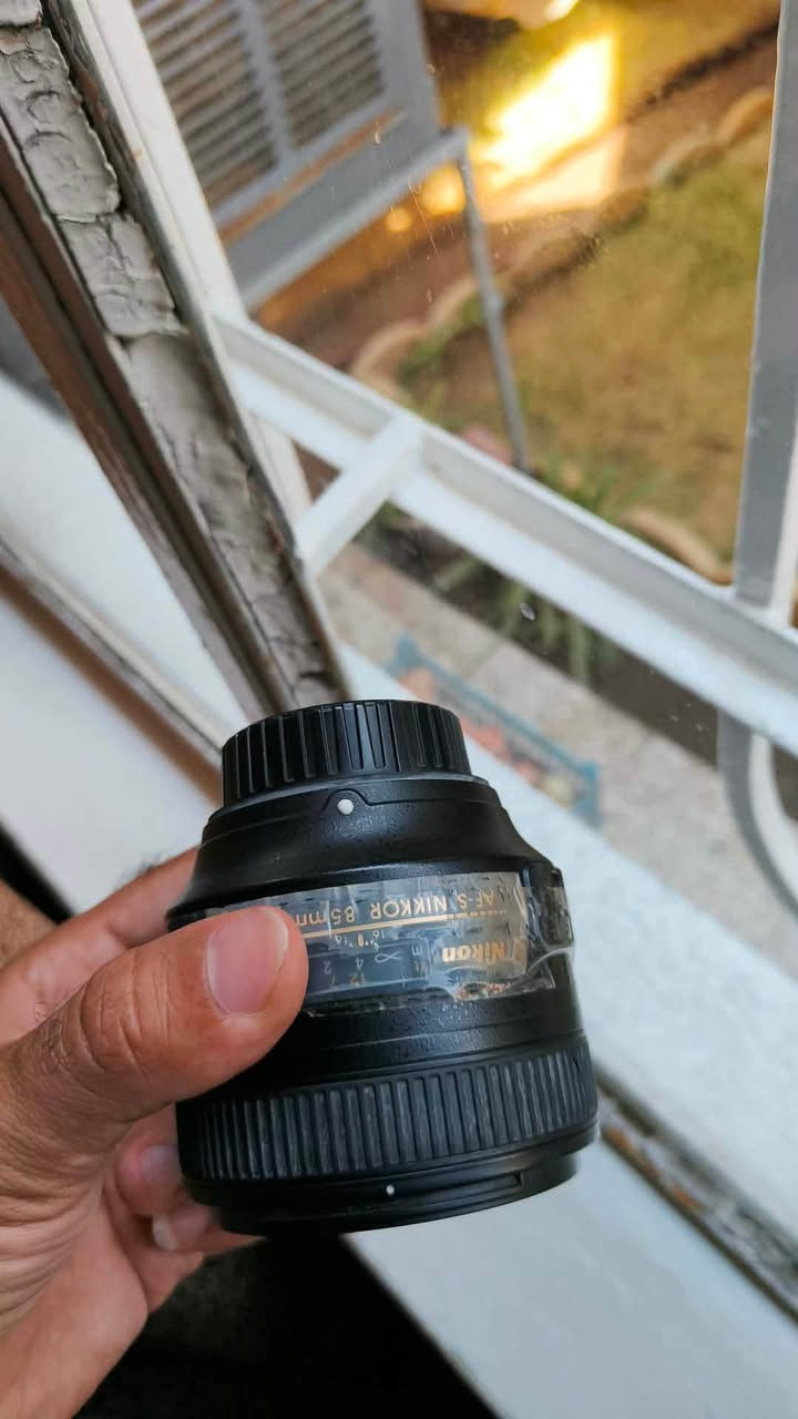 عدسه نيكون 85/1.8 g  نضيفه حيل  مكاني موصل معندي توصيل  بسعر مناسب  
***********
