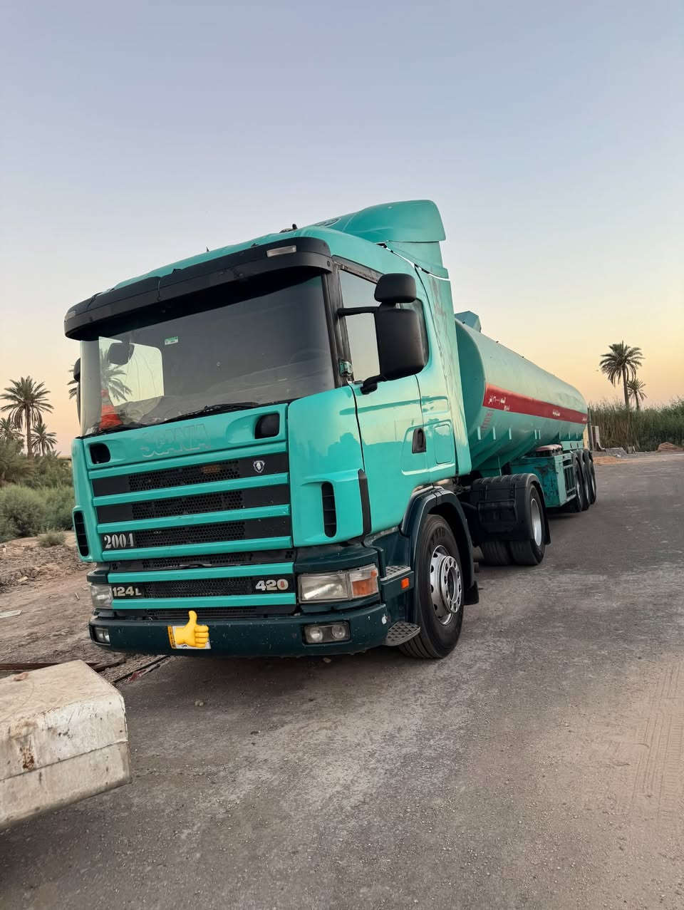 السلام عليكم سكانيا بومه 2004حجم 420 كير 4*4رتايدر  طوناج ل28تصريح  امني جي بيس  رقم بابل سنويه ل28  سحال شغل الموصل موديل 2013تايرات نص عمر الاستفسار على هاذه الرقم ***********
