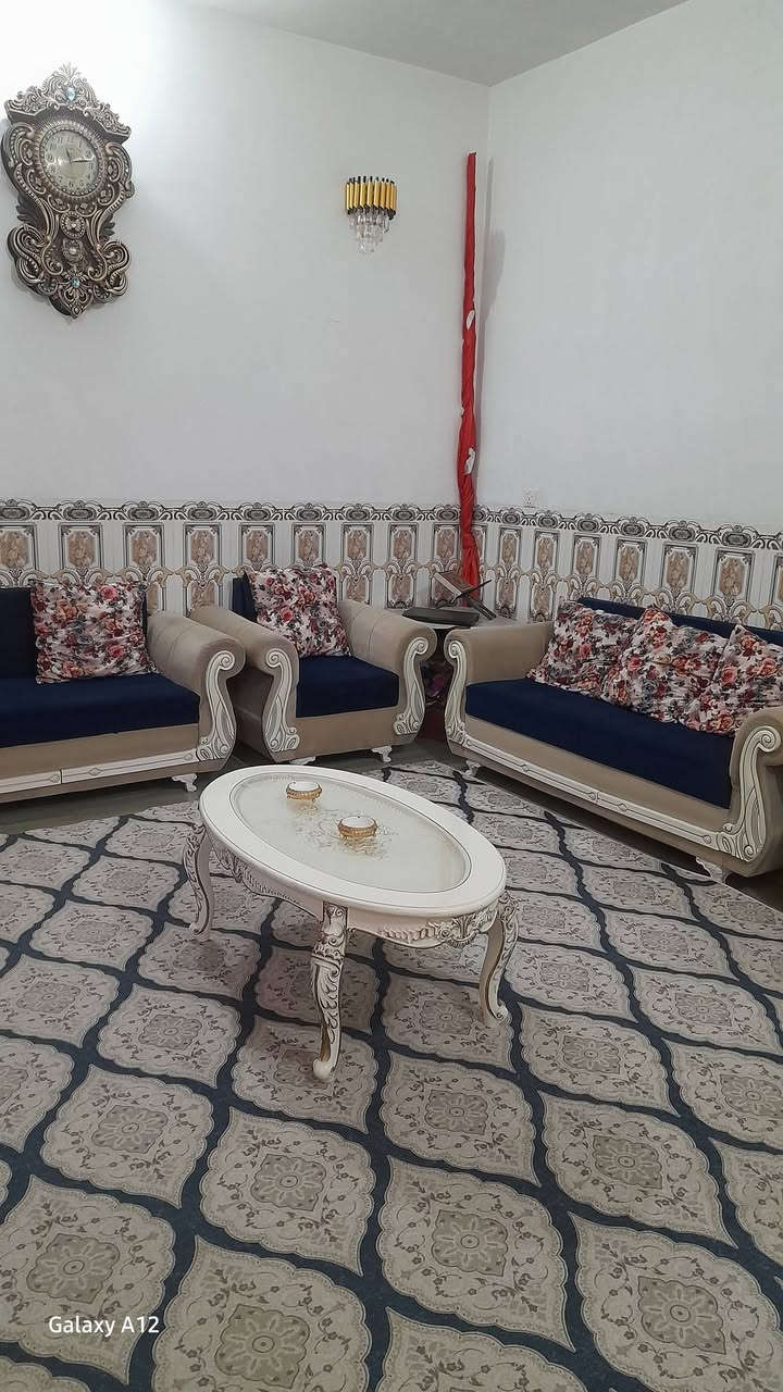 بيت للبيع حي ام البنين المساحه ١٧٠ البناء بلوك مسلح السعر٤٨ يتكون من غرفتين استقبال صاله مطبخ وصحيات للتصال خاص او***********
