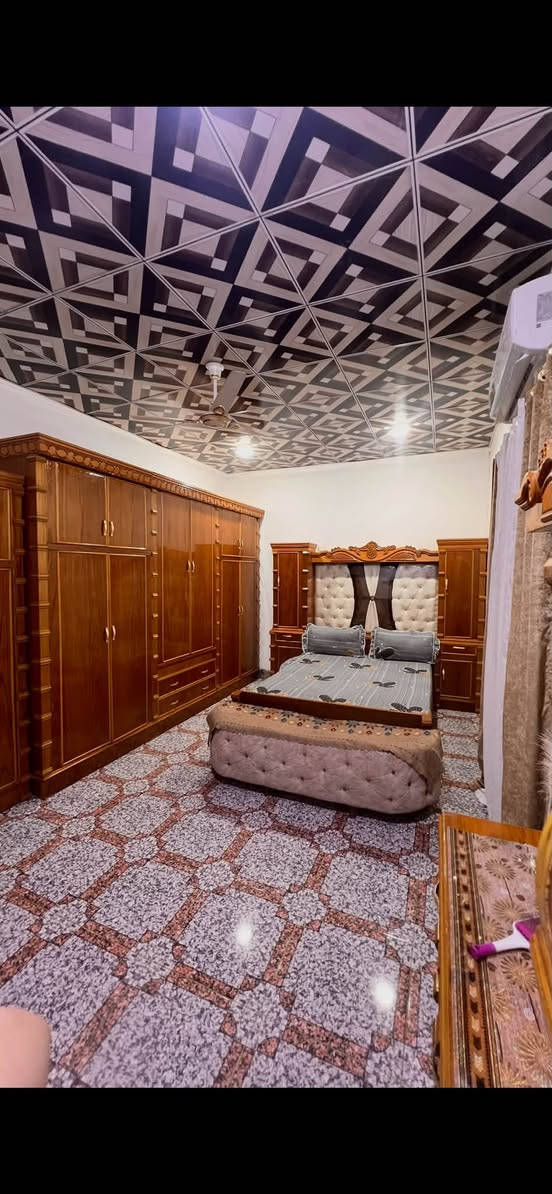 سلام عليكم الدار للبيع المساحه 114 متر نوع العقار زراعي البيت طابقين التفاصيل يتكون   محل اسواق شغال لحد الان البيت من محل 3في 3 الطارمه 4في 3 صحيات خارجي المطبخ 4 في 3 الصاله 6 في 4 الغرفه 6 في 3 صحيات داخليه ومنور 2 في 1 والطابق الثاني يتكون من درج مرمر و صاله 12 في 6 كبيره والغرفه الاوله 5 في 4 والغرفه ثانيه 6 في 4 وصحيات 

العنوان التنومه شط العرب شارع الرسول الاعظم  السعر 85 مليون وبيه مجال الرقم والاستفسار ***********
