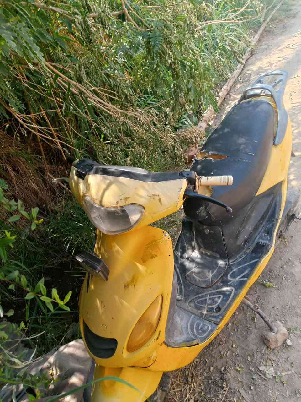 السلام عليكم هاي دراجه دولفين للبيع 400 قفلها 300 يريدني وبيها مجال مال هلي في الرميثه.  ***********
