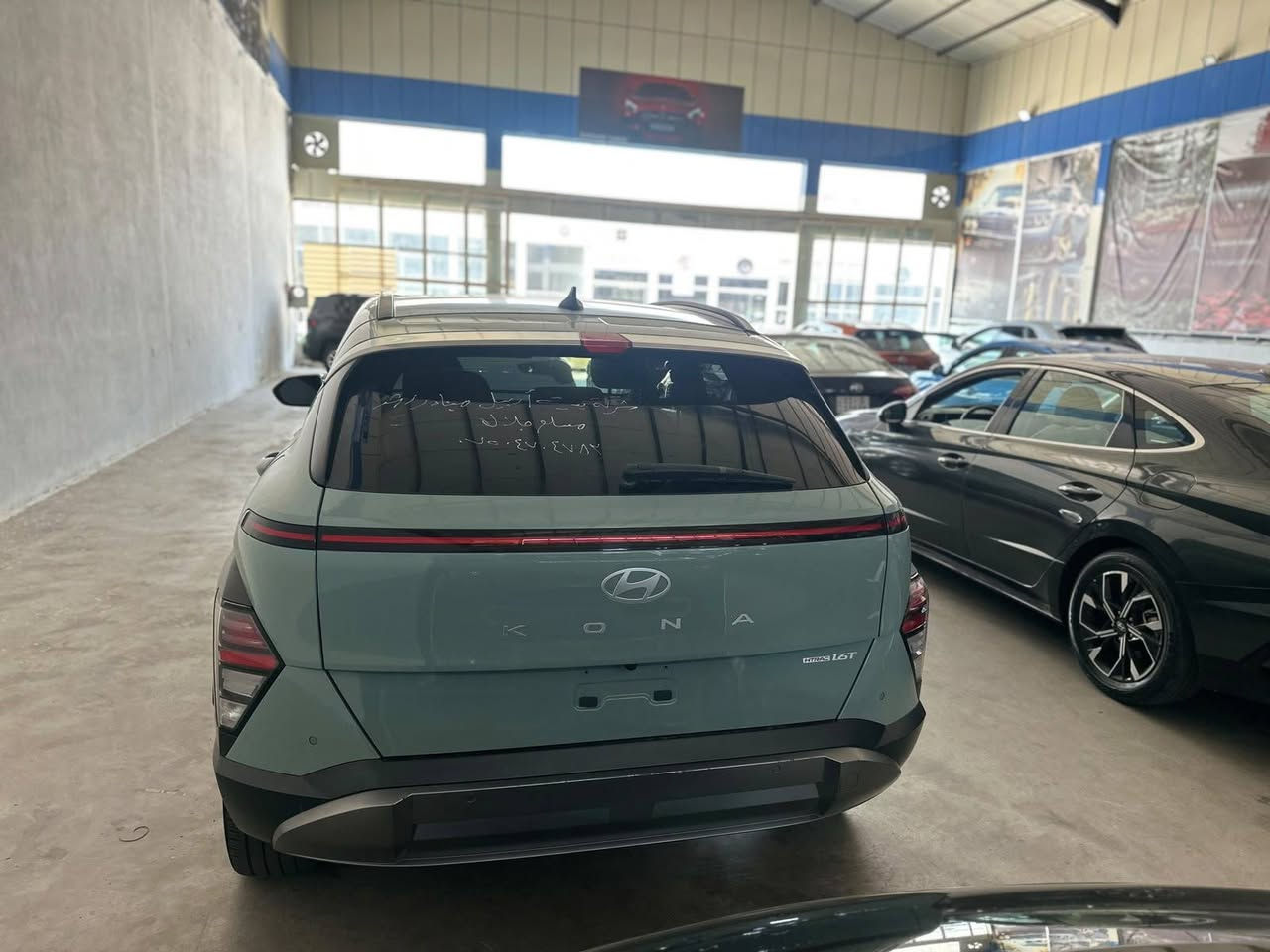 على بركه الله
🚘 هونداي كونا | HYUNDAI KONA
🔥 موديل 2024 | فل أوبشن – أعلى فئة

✨ المواصفات:
• تترقم شمالي فقط
• لون مميز جداً 🎨
• محرك 1.6 Turbo
• قير أوتوماتيك 8 سرعات
• فتحة سقف كهربائية
• جنوط ألمنيوم 19 إنچ
• داخلية جلد H-Tex
• مقاعد أمامية كهربائية
• مقاعد أمامية تدفئة + تبريد
• سكان كهربائي مع تسخين
• شاشة وسطية 12.3 إنچ
• شاشة عدادات رقمية 12.3 إنچ
• نظام صوت Bose Premium
• Apple CarPlay + Android Auto
• شحن لاسلكي للموبايل
• تشغيل بصمة + دخول ذكي
• تشغيل عن بُعد
• إضاءة داخلية Ambient متعددة الألوان
• تكييف أوتوماتيك Dual Zone
• فتح شنطة كهربائي Hands-Free
• كاميرات 360 درجة
• حساسات أمامية وخلفية وجانبية
• Blind Spot – مراقبة النقطة العمياء
• كاميرا النقطة العمياء داخل العداد
• مثبت سرعة ذكي Adaptive Cruise
• Lane Keep Assist
• Lane Following Assist
• Highway Driving Assist
• Forward Collision Avoidance
• Rear Cross Traffic Alert
• High Beam Assist
• حساسات ومواصفات أمان متكاملة

🛠️ الحالة:
🔹 ربع بونيد
🔹 جاملغ صبغ
🔹 بدون دواخل
🔹 الإيرباكات سليمة
🔹 السيارة نظيفة ومواصفاتها عالية جداً

🔥 سيارة مميزة جداً ومناسبة للتسجيل الشمال 
اتصال. ***********
واتساب. ***********
ملاحظه يوجد جميع انواع السيارات حسب الطلب
