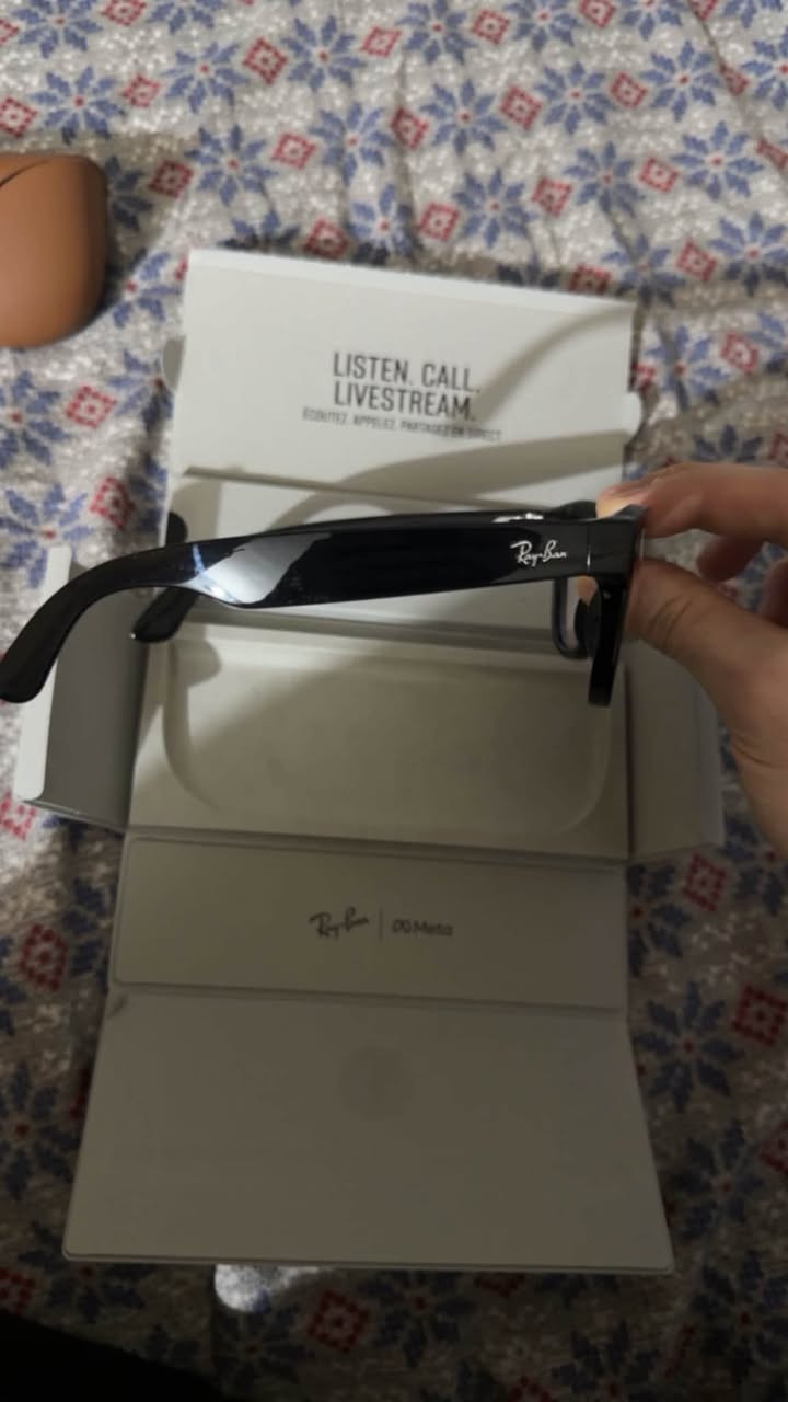 🔥 للبيع نظارات Ray-Ban Meta Skyler الأصلية 🔥
📸 كاميرا 12MP
🎥 تصوير فيديو بدقة 4K عالية الوضوح
🎙️ سماعات + مايكروفونات مدمجة
📱 تدعم البث المباشر على مختلف التطبيقات
✨ النظارة نظيفة جداً، مستخدمة مرة وحدة فقط
🛡️ باقي عليها ضمان سنتين
🧾 مشتريها من كرستال ستور – الحلة

💰 سعر الشراء: 640 ألف
💵 السعر : 550 ألف فقط

‭***********‬ متواجد واتساب فقط الجاد يخابرلي
