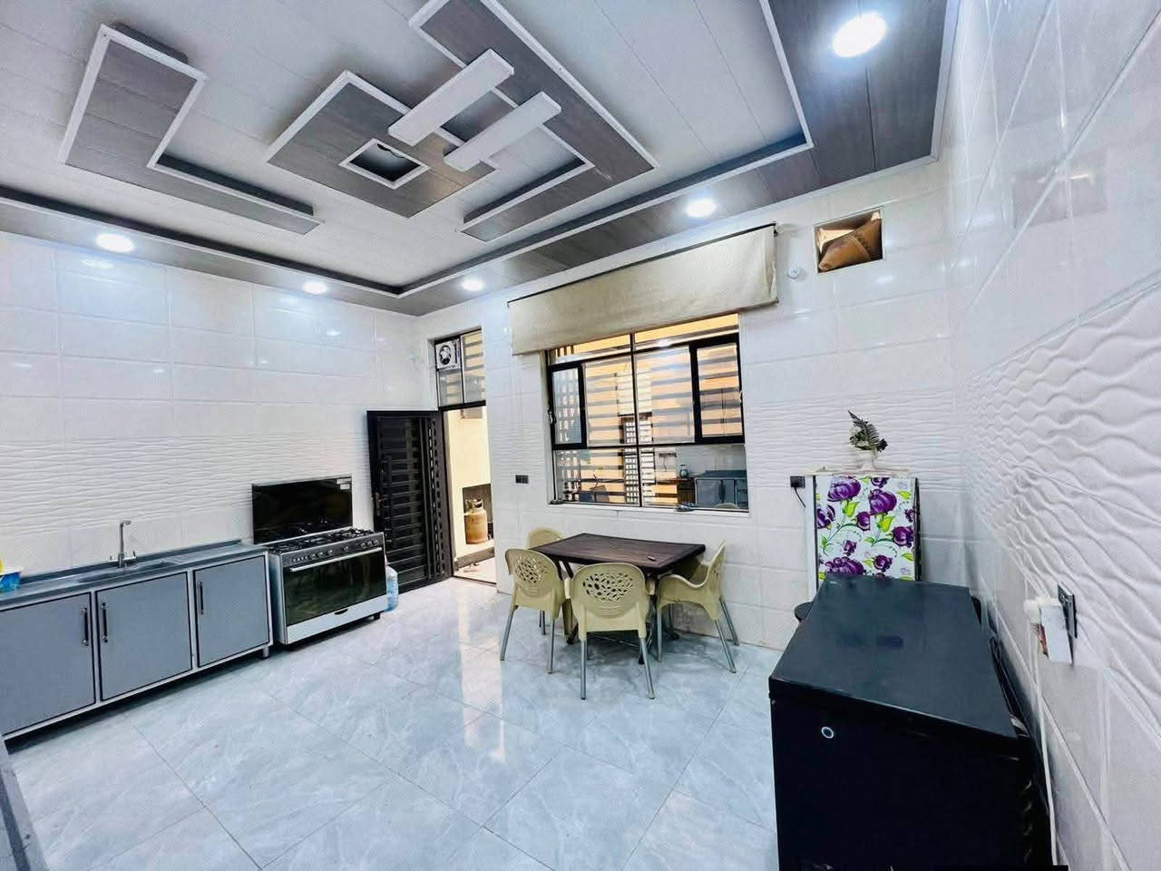 دار للبيع المساحة 200طابقين درجه اولى

بناء جديد طابوك جمهوي صب كونكريت اساس وسقف جسور  

​💎 [نوع العقار: دار طابو زراعي  ] 

​📍 الموقع : [النجف الاشرف / مقابل ملحق قريه الغدير عله شارع المطار مقابل جسر الشهداء عمود 100 ]

​📏 المساحة الكلية: 200 متر طابقين

​🏡 المواصفات الرئيسية: 

يتكون من : طابقين

 غرفة نوم 4➕ إستقبال ➕ صاله2➕ مطبخ ➕ 

مجموعات صحيه3

​🌟 مميزات الدار : [: خلف الشارع العام الرئيسي ⚡ ➕ بناء الدار هندسي حسب المواصفات #العالميه 🌍🌐 ➕ الدار حرف يبعد عن المجسر 150متر ]

​💰 السعر المطلوب: [ 140مليون / "قابل للتفاوض"

​📞 للتواصل والمعاينة الفورية:

​*********** واتساب 

عندك بيت او عرصه وتريد تبيعهه راسلنه واتساب

