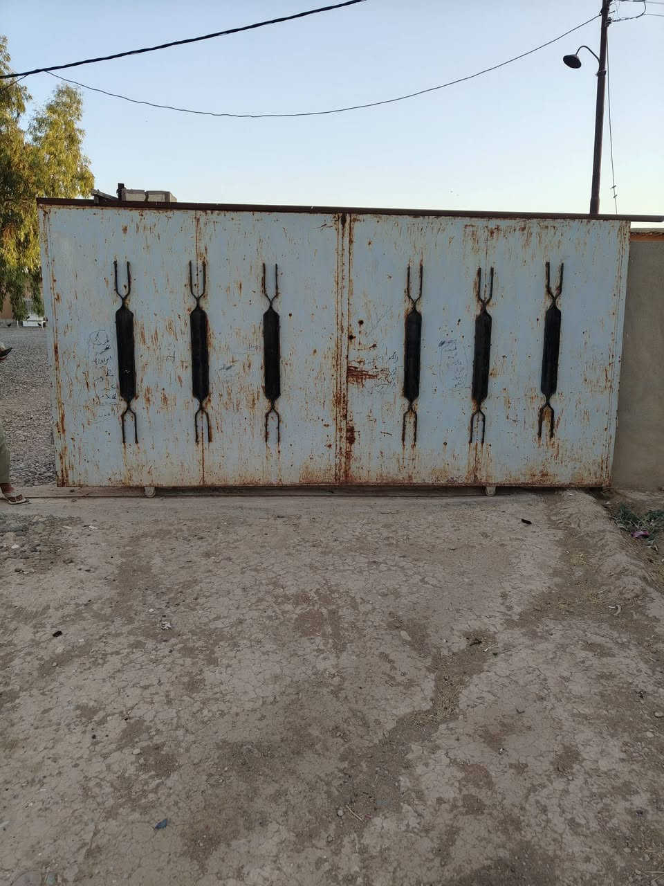 باب للبيع الطول 4 متر 
اتصل على الرقم ***********
