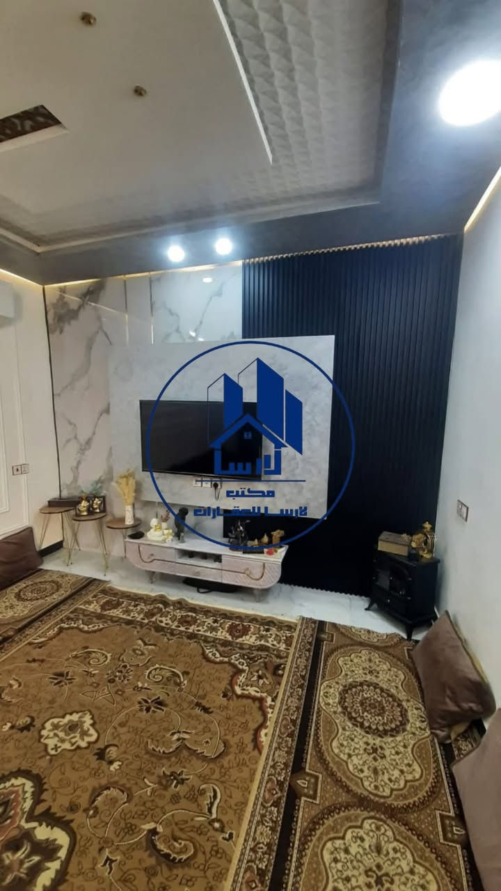 ╔═══ ❖ بِسْمِ اللهِ الرَّحْمٰنِ الرَّحِيمِ ❖ ═══╗

🏡✨ إعـــلان رقم (334) ✨🏡

🌟 فُرصة سكنية مميزة للبيع 🌟
في حي الشهداء الأول

┏━━━━━━━━━━━━━━━┓
🏠 بيت بمساحة 200 متر
✨ بناء حديث ونظيف
🏡 طابق واحد
┗━━━━━━━━━━━━━━━┛

🔹 يتكوّن من:
🛏️ غرفتين
🛋️ صالة واسعة
🌿 براني
🍽️ مطبخ
🚿 صحيات

💎 بيت مرتب وجاهز للسكن
💎 تصميم عملي ومساحة مناسبة
💎 فرصة تستحق المشاهدة

━━━━━━━━━━━━━━━━━━

📍 لمعرفة السعر وبقية التفاصيل
📌 تفضلوا بزيارة مكتبنا في:

🏢 حي الصدر – فلكة الساعة

📞 للاستفسار والتواصل:
☎️ ***********
☎️ ***********

━━━━━━━━━━━━━━━━━━

✨ لا تفوّت الفرصة… ربما يكون هذا البيت هو منزلك القادم! ✨

🏆 مكتب لارسا للعقارات
ثقتكم… عنوان نجاحنا 🏆

╚═══ ❖ نرحب بكم ونسعد بخدمتكم ❖ ═══╝
