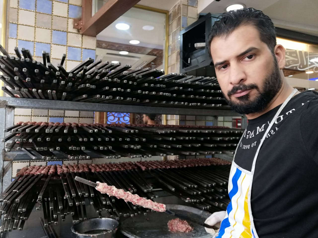 سلام عليكم ابو حسين واحد كباب من بغداد متفرغ للعمل ***********سياحي شعبي شيش عدل +مربع +انواع تتبيلات
