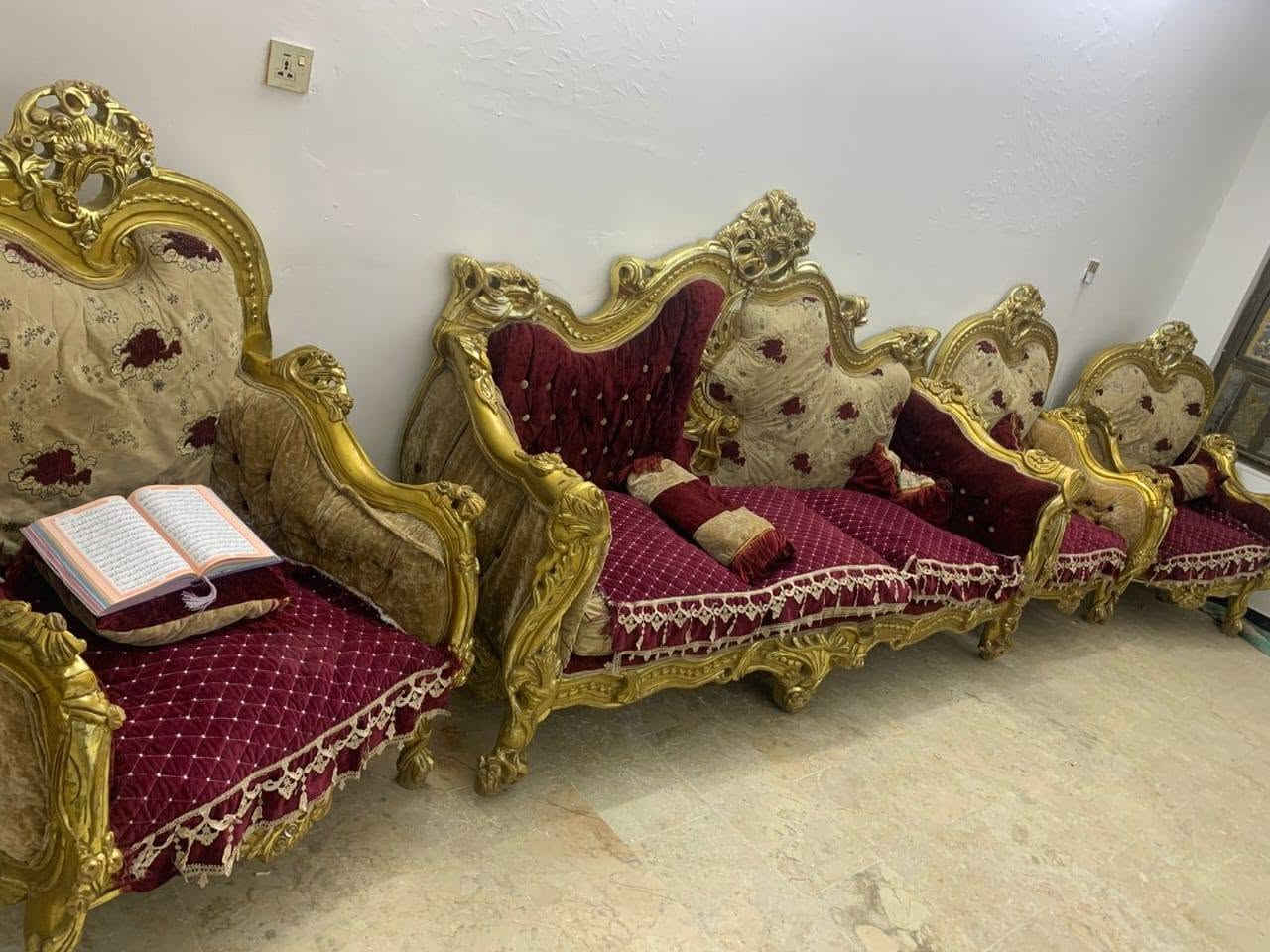 تخم مصري ١٠ مقاعد
بسعر مناسب
***********
