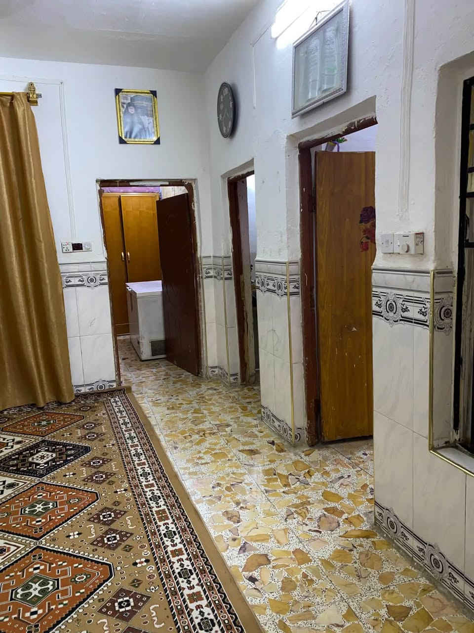 بيت للبيع فقط نقدا وليس مبادرة
مساحة 145 م مربع
طابو صرف
يتكون من  طابقين
5 غرف نوم وصاله عدد 2
مطبخ عدد 2
صحيات عدد 4
العنوان الماجدية الفرع المقابل مركز شرطة العروبه
للاستفسار او الاتصال ع الرقم فقط مع صاحب البيت مكلف بالنشر
***********
