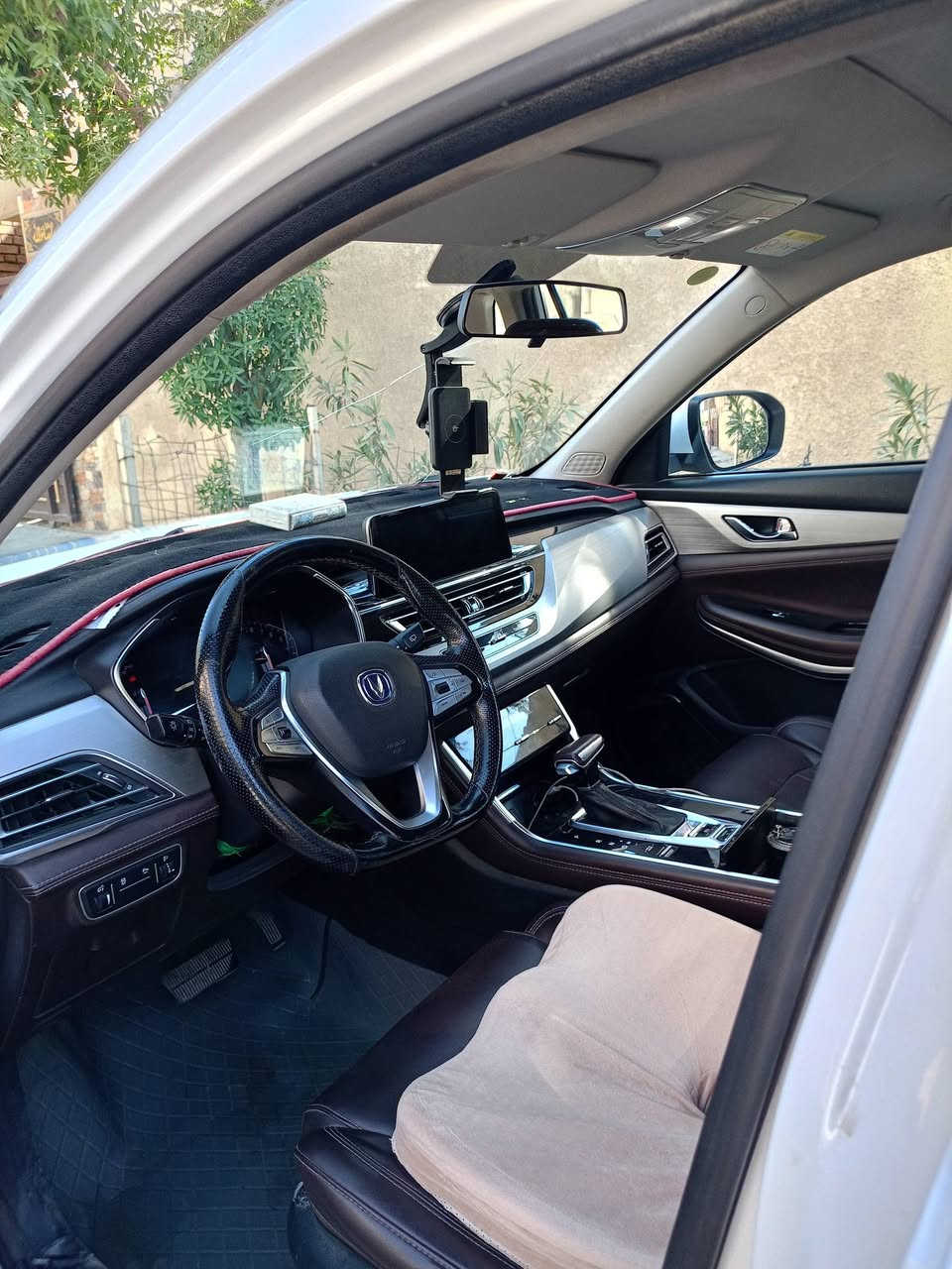 شانجان cs75
للبيع شانجان CS75 موديل2019
سقف بانوراما
ماشية 115  الف كم  قابل للزياده
محرك 1.8 لتر تيربو
ناقل حركة أوتوماتيك
كاميرا خلفية
اللون أبيض
بحالة ممتازه
وباقي المواصفات معروفه
مكان السياره بغداد 
135 ورقه وبيها مجال
للتواصل
***********
