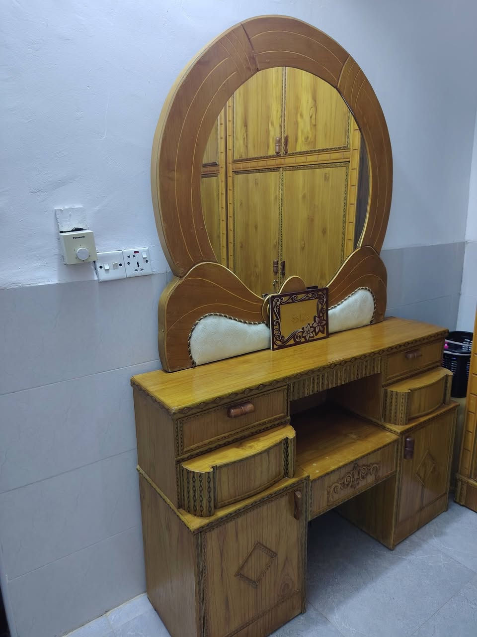 غرفه نوم ام ال٦ أبواب جديده مثل ماواضح بالصور تسكام للبيع للاستفسار الاتصال على الرقم ***********
موجوده بالديوانيه بحي العسكري
