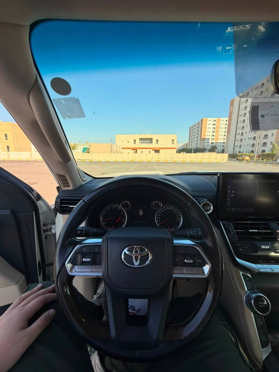 🔥🔥 للبيع لاندكروزر GXR توين تيربو موديل 2022 🔥🔥

🚘 Toyota Land Cruiser GXR Twin Turbo – 2022

💰 السعر: 62,500$
🛣️ الممشى: 73,000 كم
⚙️ المحرك: V6 Twin Turbo
🔧 السعة: 3.5 لتر
⚡ القوة: 409 حصان
💨 العزم: 650 نيوتن متر
⚙️ جير أوتوماتيك 10 سرعات
🚙 دفع رباعي 4WD
⛽ بنزين
👥 7 ركاب

🔥 المواصفات والتجهيزات:

• فئة GXR
• محرك 3.5 V6 Twin Turbo
• ناقل حركة أوتوماتيك 10 سرعات
• نظام دفع رباعي
• دبل خفيف وثقيل
• قفل دفرنس خلفي
• أنظمة قيادة متعددة
• نظام التحكم بالنزول من المنحدرات
• نظام المساعدة على صعود المرتفعات
• نظام التحكم بالجر والثبات الإلكتروني

🛋️ الداخلية:

• داخلية جلد
• مقاعد أمامية كهربائية
• تبريد وتسخين للمقاعد حسب التجهيز
• تحكم كهربائي بمقعد السائق
• دركسون جلد متعدد الوظائف
• أزرار تحكم بالصوت والهاتف
• تشغيل بصمة / Push Start
• دخول ذكي Smart Entry
• شاشة معلومات وترفيه وسطية
• Bluetooth
• USB
• شحن لاسلكي للهاتف
• مكيف أوتوماتيك
• تحكم مستقل بالمكيف
• مكيف خلفي
• فتحات تكييف للصفوف الخلفية
• مسند وسطي أمامي كبير
• حوامل أكواب
• ثلاجة / تبريد في الكونسول الوسطي

🎵 الترفيه والتقنية:

• شاشة وسطية كبيرة
• نظام صوتي
• Bluetooth
• USB
• Apple CarPlay / Android Auto حسب التجهيز
• كاميرا خلفية
• حساسات ركن
• شاشة معلومات للسائق
• تحكم بالمقود

💡 الإضاءة والمظهر الخارجي:

• أنوار LED
• إضاءة نهارية LED
• أنوار ضباب
• مرايا كهربائية
• مرايا قابلة للطي كهربائياً
• إشارات بالمرايا
• جنوط ألمنيوم
• فتحة سقف
• باب خلفي كهربائي
• زجاج كهربائي لجميع الأبواب
• زجاج خلفي مظلل
• حساسات ركن أمامية وخلفية

🛡️ أنظمة الأمان:

• ABS مانع انغلاق الفرامل
• EBD توزيع إلكتروني للفرامل
• نظام الثبات الإلكتروني
• نظام التحكم بالجر
• حساسات ضغط الإطارات
• وسائد هوائية
• نظام مراقبة النقطة العمياء حسب التجهيز
• تنبيه حركة المرور الخلفية حسب التجهيز
• مثبت سرعة
• أنظمة Toyota Safety Sense حسب مواصفات السيارة

📌 موديل 2022
📌 GXR Twin Turbo
📌 ممشى 73,000 كم
📌 السعر 62,500$

📞 للاستفسار ***********اوالتواصل يرجى مراسلة الخاص.
