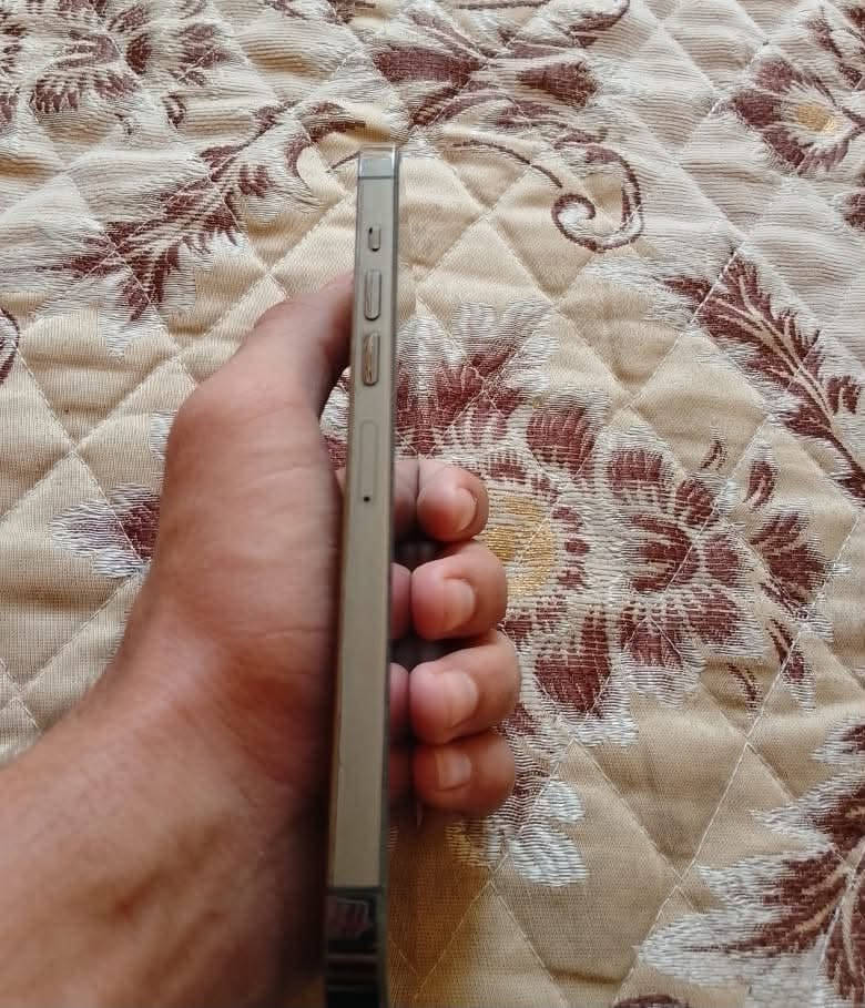 سلام عليكم شباب ايفون 13 برو ماكس أمريكي بطاريه 77 ذاكره 256 مكفول من كلشي وياه بس كرتون وبيه كسر بسيط ب شاشه موضح الكم ب صوره السعر 600 شراي اتصل مو شراي لا تتصل الرقم ***********
