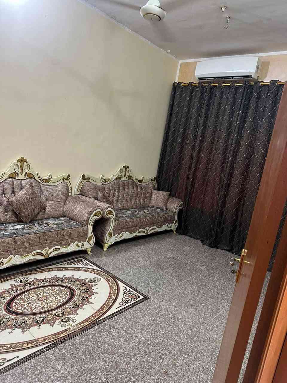 بيت طابوللبيع حي العسكري عله شارع العام سايدين مساحه 100مربع وجه 10نزال 10 شارع 20عله ساحه خدمات كامله تبليط سعر 115بي مجال  واتساب  ***********
