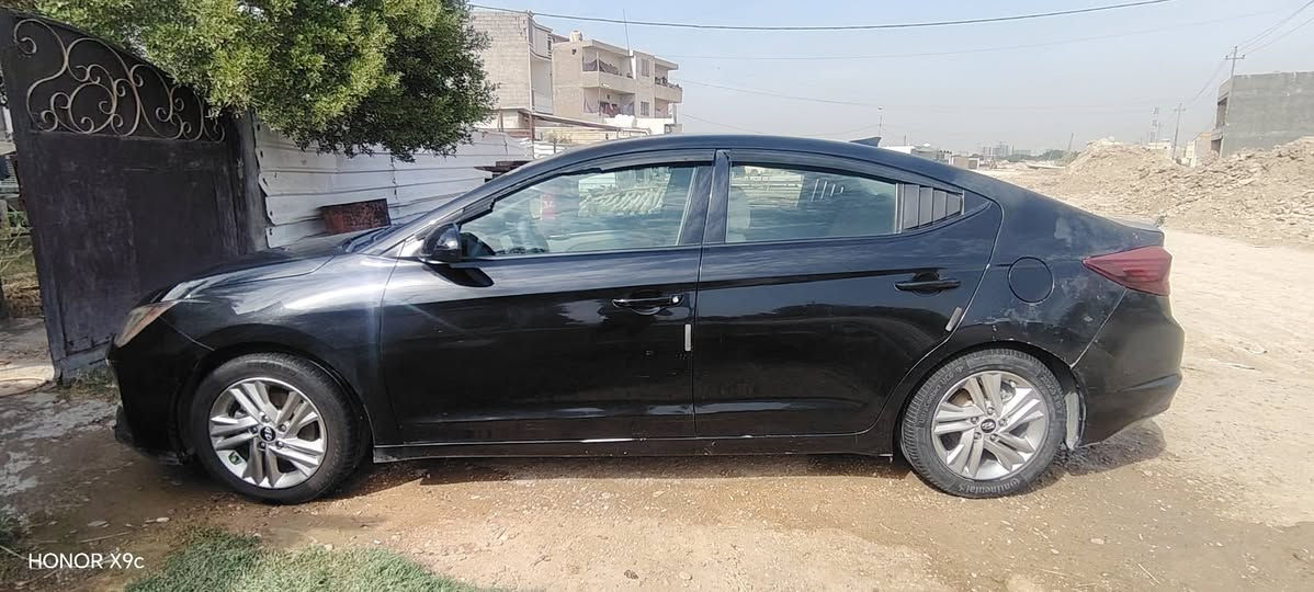 سلام عليكم شباب من رخصت مدير الكروب النترة ٢٠١٩وارد أمريكي حادثه كلش بسيط جاملغ الخلفي  جهت سايق  سيارة مصفرة هيئة وغرامات وسيارة بسمي  وسنوية ٢٠٢٧ تحويل ثاني يوم حجم المحرك ٢٠٠٠ دوش  مكان سيارة بغداد البياع  رقم سيارة أربيل  تحويل ثاني يوم سعر ١٢٥ وبيهة مجال حك جية  الاستفسار *********** واتساب موجود

نص مكتوب في الصور:
- HONOR X9c