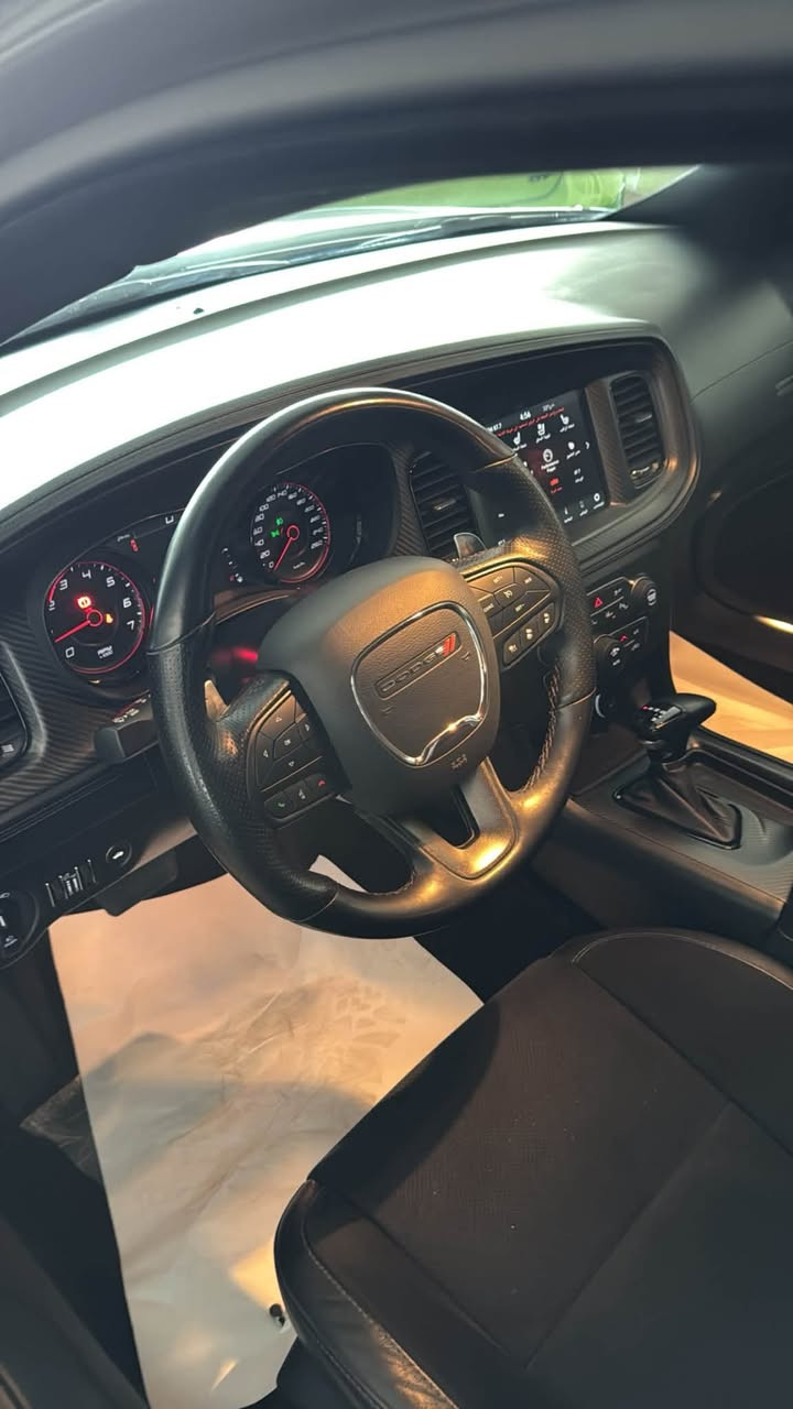 Charger GT Plus 2023 | 🔥

* محرك 3.6L V6 Pentastar
* قوة 300 HP
* ناقل حركة أوتوماتيك ZF 8 سرعات
* نظام Sport Driving Modes
* مقاعد Alcantara فاخرة
* تبريد وتدفئة المقاعد
* تدفئة المقود
* تشغيل بصمة + Remote Start
* شاشة Uconnect قياس 8.4 إنش
* كاميرا خلفية + حساسات + رأدار
* Blind Spot Radar
* إضاءة Full LED
* جنوط رياضية 20 إنش
* ماشية 17 ألف كم فقط
* السيارة بحالة ممتازة وجاهزة للفحص

المعرفة السعر أرسل كلمة : GT

موقع السيارة : بغداد
***********
