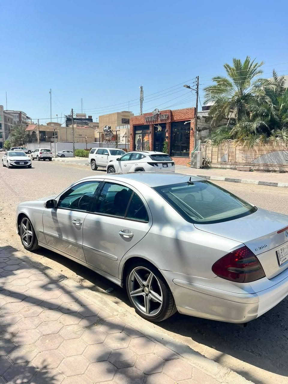 سلام عليكم 
211 E500v8
موديل 2002 معلايه 2015
فول مواصفات وارد يابان مكفوله من لفتح بيهه فقط بارد داير خلفي وشخط بلباب معامله كامله ومسقطيلها سياره وهزه باقيه عله دفع لكمرك سنويه ضايعه راعيهه بصره مايسوي وكاله شوكت ماتريد يجي يبصم بيهه نواقص دعاميه امامي مكسوره وبطانه لباب خلف سايق  
ملاحضه المكينه بيهه كازكيت خابطه تنباع عله وضعها 
تريد ادوات تبيعها الك كوم حديد كفاله سرقه وعشاير 
نواقص ولمكينه وترتيب رادلها 600$ وذاكر كلشي 
سعرها من لأخير 70 ورقه تكمل ويه لكمرك ولنواقص ولكازكيت ب ١١٠ وماكو ب ١١٠ 8 سلندر ونضيفه بهيج سعر
مكاني بصره وحاليا فاتح دعامياتها 
تواصل ***********

