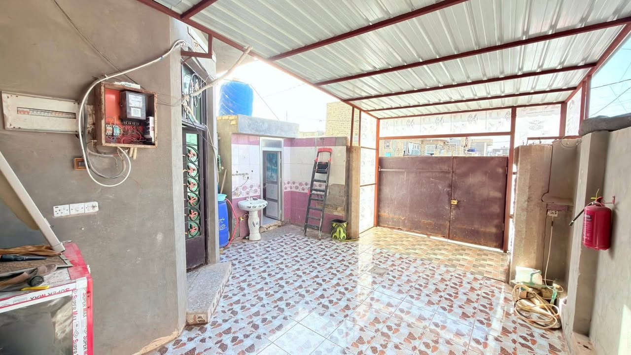 بيت للبيع 150 متر طابقين بناء درجة اولى في العسكري مقابل مدرسة المنار على شارع 15 ✅
༺༻༺༻༺༻

#طابــــــــــــو صــــــرف 

༺༻༺༻༺༻

اساس رفـــــــت

بناء طابــــــــوق 

سقف صب للطابقين 

ارضيـــــــة كاشي اربيل الدرجة الاولى 

༺༻༺༻༺༻

الطابق الاول 

غرفة نوم 

استقبال صالة 

مطبخ حار وبارد 

مجمع حمام وصحيات داخلي وخارجي 

نقوش وديكورات مغربية 

كراج سيارة 

༺༻༺༻༺༻

الطابق الثاني 

3 غرف نوم 

صالة مجمع حمامات وصحيات 

ارضية بورسلين 

السقف اشتايكر 

درج صب للطابق الثاني 

༺༻༺༻༺༻

البيت نظيف جداً وجاهز للسكن بدون نقص 

༺༻༺༻༺༻

السعر 125 ***********
