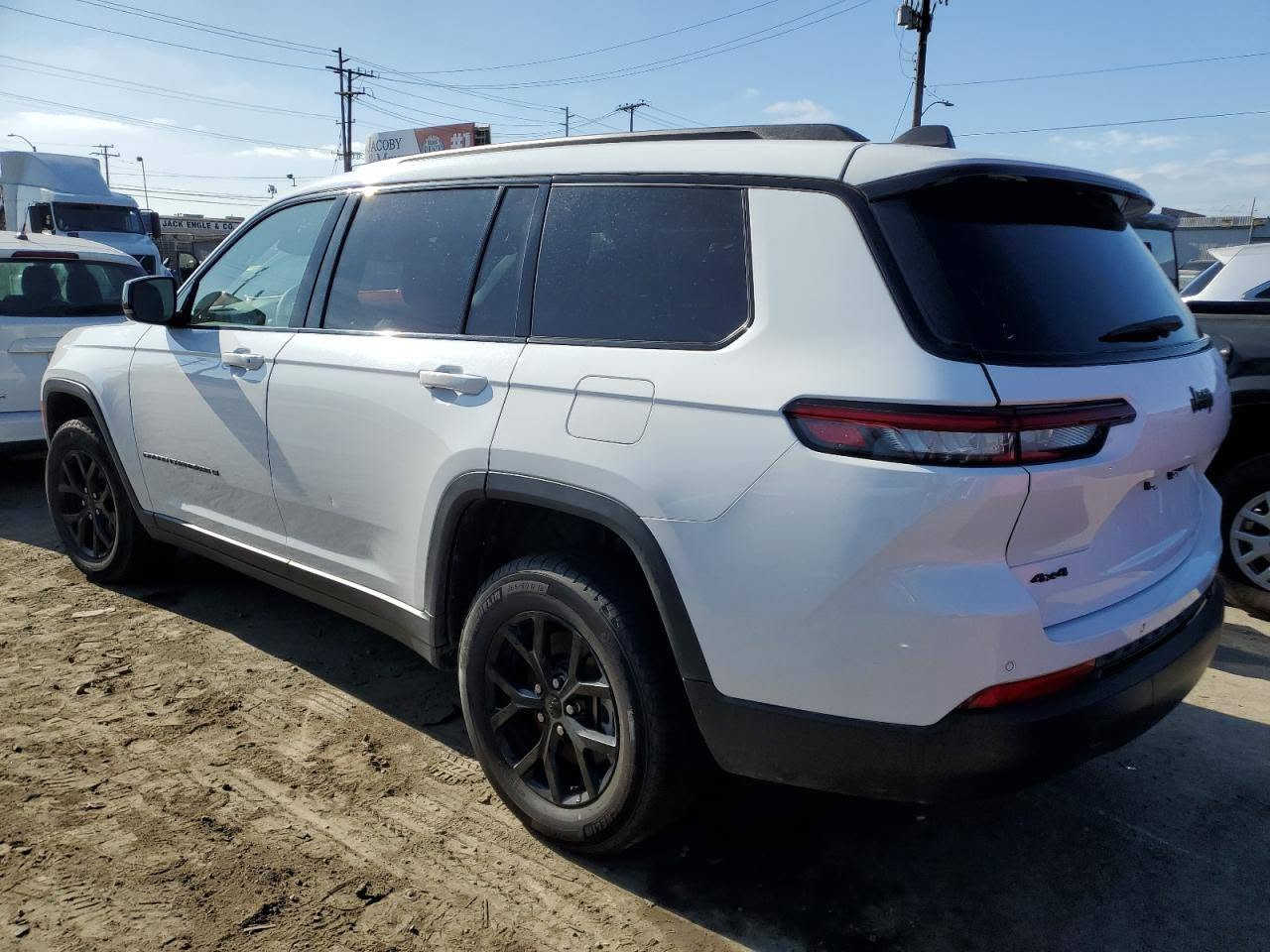 الصور مع المنشور للسيارة في المزاد ..
جيب كراند شيروكي لاريدو 

الموديل : 2024 

المحرك : V6  3.6L 

عداد المسافة :  28.600 الف ميل  حاليا

 المواصفات :

*اشاير بالمري 

*فور ويل 

* رادار امامي وخلفي مع مانع تصادم 

* تحذير الخروج عن المسار 

* تحذير النقطة عمياء 

* شاحن موبايل

* ويل قياس 20 انج  

* شفتات بالستيرن 

* كاميرة خلفية مع حساسات   

* دخول ذكي

* تشغيل عن بعد 

* الصندوق الخلفي كهربائي 

*مقاعد السيارة جلد وكنتارة 

* مقعد السائق كهربائي 

* المقاعد الأمامية تدفئة 

* حساسات خلفية 

* 7 راكب

* تبريد خلفي  

* تدفئة ستيرن 

* مانع تصادم خلفي 

* بلوتوث تلفون 

* محدد سرعة 

* نظام التشغيل والاطفاء الاوتوماتيكي ( Auto Start System ) 

الحادث : امامي طرف السكن بيها ربع بونيد صبغ وجامرلغ
انطي بيها وكالة وضمان السيارة باسمي
مكان السيارة : كركوك
رقم السيارة كركوك شهداء
للاستفسار الاتصال وتساب 
***********
