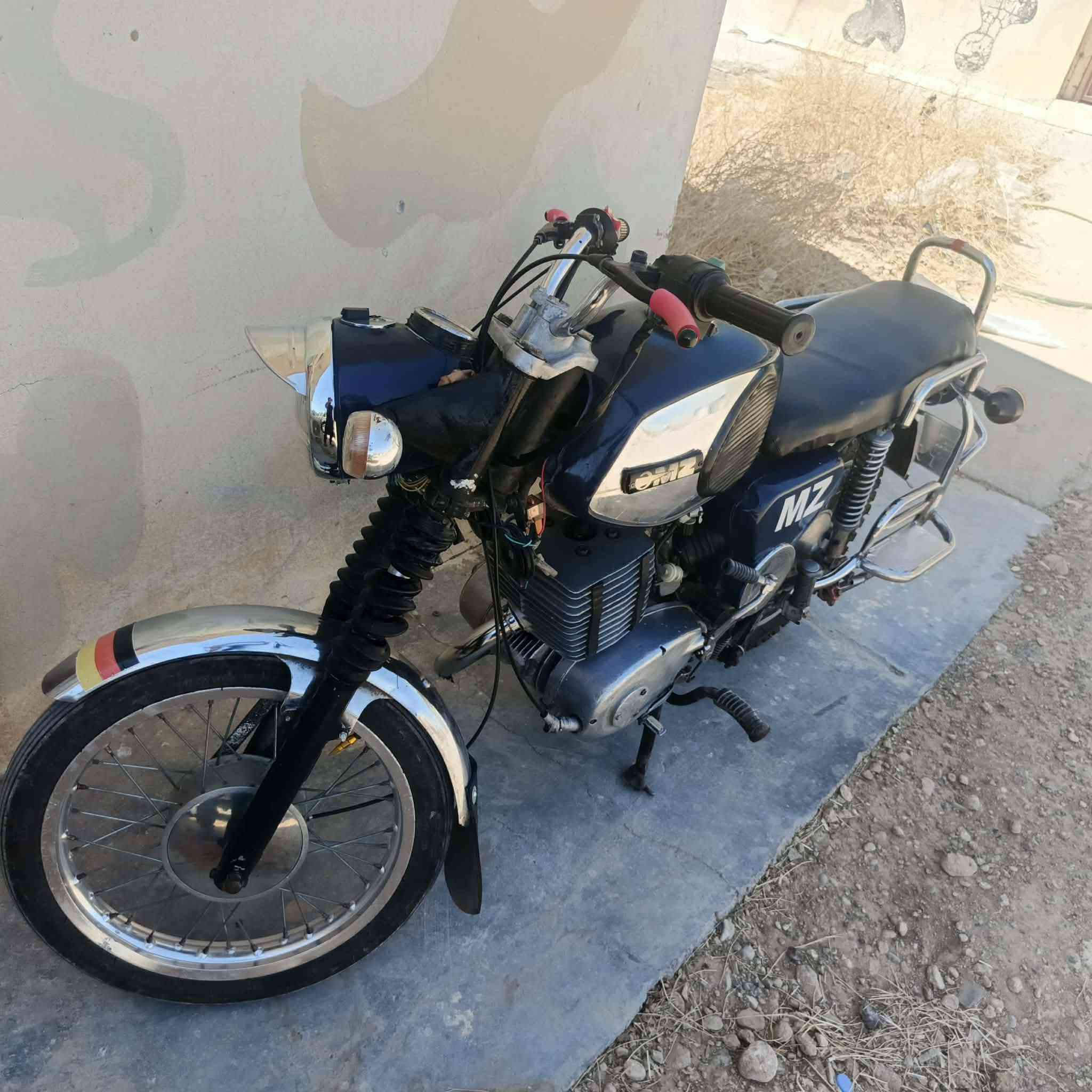 السلام عليكم دراجه للبيع موديل  81 دراجه حلوه شلعه Mz@ونظافه فول بدون السعر 900 الرقم للاستفسار***********

