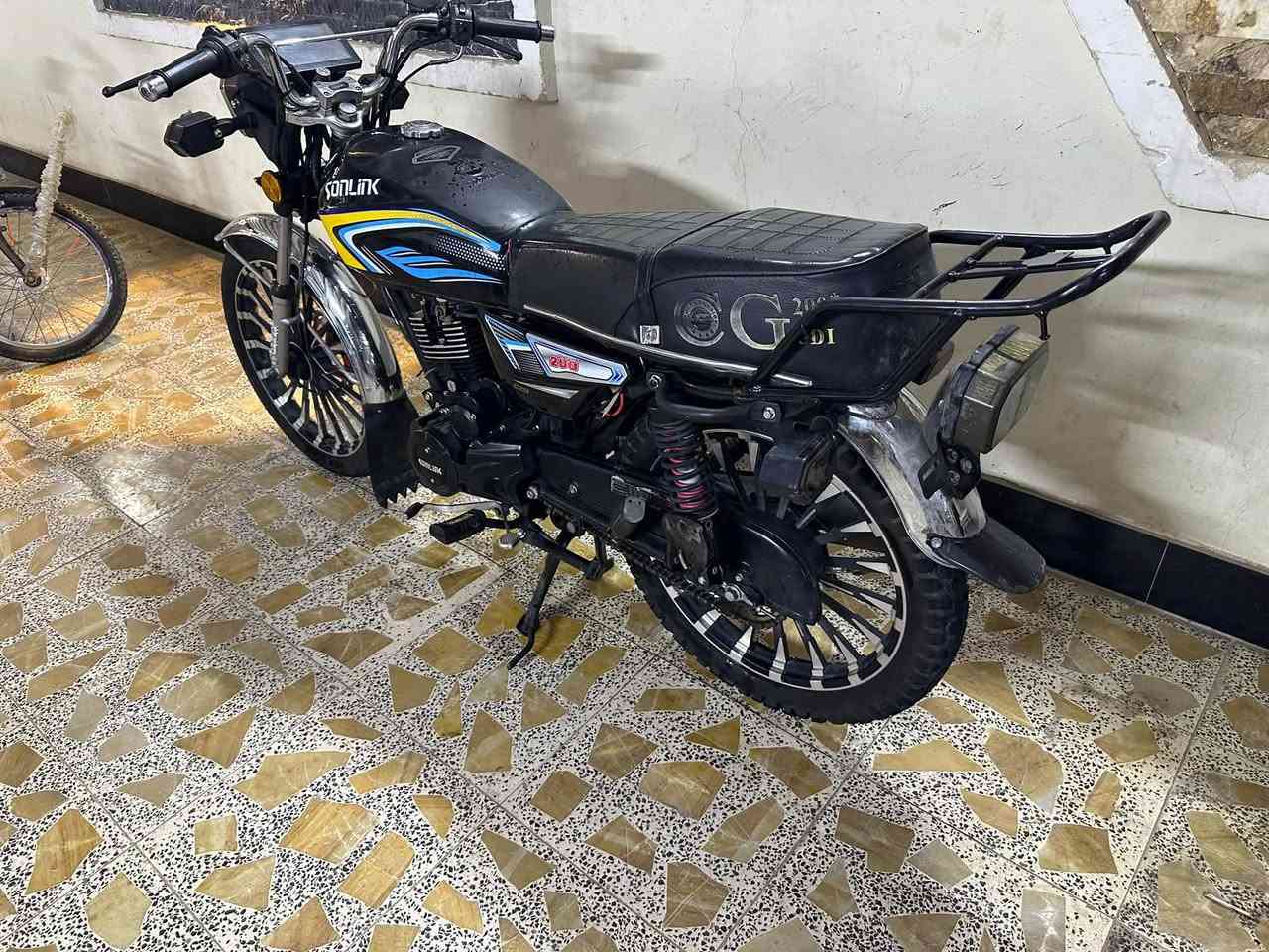 سلام عليكم للبيع سيفان 5 كير                                         حجم المحراك 200cc  
كفاله عامه اي نقص مابيه 
كهرباياته كله شغاله 
السعر 850 وبيه مجال 
مكاني بغداد الشعب 
***********
