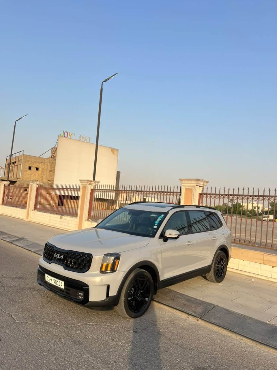 ‎كيا تيلورايد فول الفول  / اكس لاين (2024)🤍🔥
الفئة: PRESTIGE X-LINE
🚘 وارد امريكي
سياره كفاله عامه من صبغ بارد تبديل 
حادثه نسبه غرق وشغاله من امريكا 
نسبه 20 بل ميه 
 فول مواصفات 1/1 (أعلى مواصفات 
🏁عداد المسافه 14mi
✨ فتحتين سقف بانوراما 
كامرات محيطيه فول كامرات 
🪞 مرايا شفط🔁 مرايا إشارات
🔥❄️ كشنات أمامية تدفئة وتبريد
🔥❄️ كشنات خلفية تدفئة وتبريد
👑 كشنات منفصلة VIP
🚀 تشغيل عن بعد
📡 رادار أمامي
📡 رادار جانبي
💡 لايتات LED زنون
🌤️ لايتات نهارية LED
📟 حساسات أمامية وخلفية
🎛️ هزاز ستيرن
🖥️ داتا شو أمامي (HUD)
💆‍♂️ مساج كشن السايق
🌈 إضاءة داخلية ليزرية
🎥 كاميرات 360 درجة
👁️‍🗨️ نظام النقطة العمياء
🛣️ تحذير مغادرة المسار
🧠 مثبت سرعة متكيف
🛑 مانع تصادم
🧳 باب خلفي كهرباء
💺 ميموري كشنات
🔊 نظام صوتي فاخر
       
السعر295$ وبيه مجال 
مكان السياره بغداد حي الجامعه 
☎️ ***********
