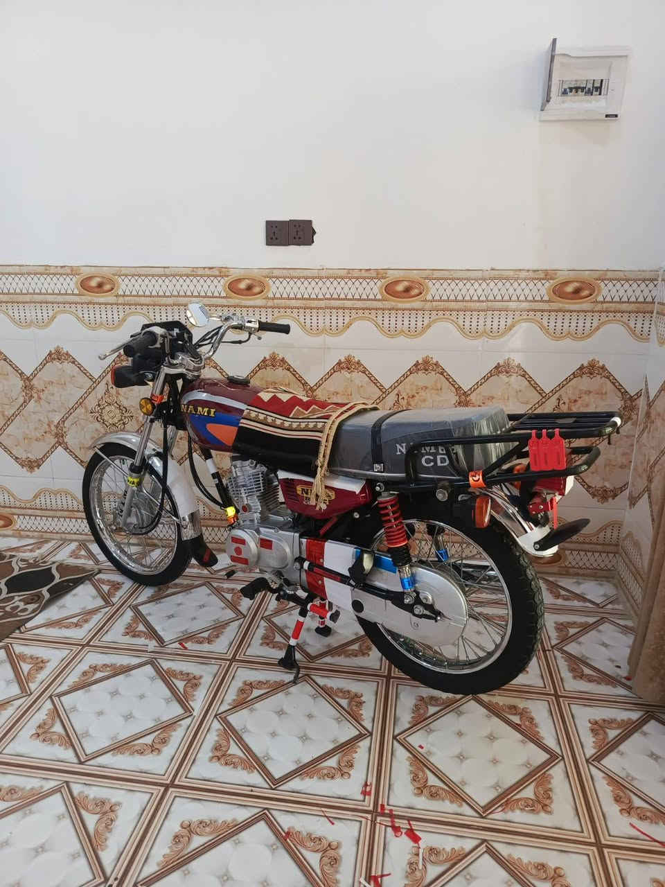 سلام عليكم دراجه نامه شبه اصلي للبيع اوراق سكنر خمسه كاملات كفاله عامه برغي ما مفتوح بيه مال جناي دراجه انضف من صور صارله اقل شهر من طالعه ثاني تبديله دهن سعر 825 وبيه مجال لشراي مكاني شطره هاذه رقم الهاتف ***********
