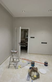 جدار مصبوغ • دهان مائي • دهان زيتي