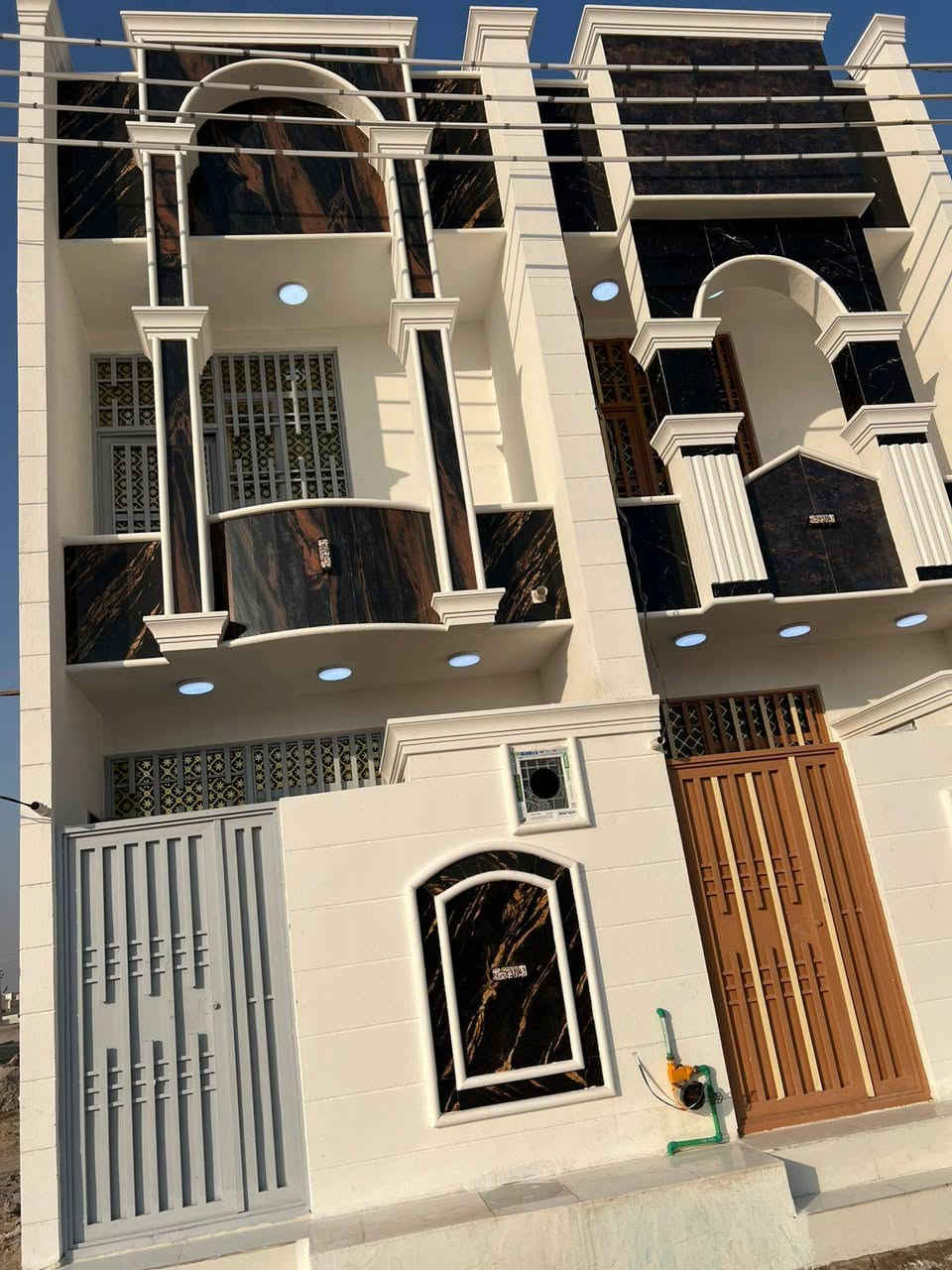 يالله الهم صلي على محمد وآل محمد يوجد بيت مساحه 50متر طابق ونص بناء بلوك بي غرفه وصاله واستقبال ومطبخ وصحيات عمل درجة اولى كافة الخدمات ماء مجاري كهرباء وتبليط طابو زراعي قرار محكمة موقع البيت كربلاء مجمع الابداع قرب جامعه العميد بصف علوه المخضر طريق الرابط عمود 1182مسافه عشر دقايق عن الامام الحسين عليه السلام يصلح سكن او حسينيه للزوار الاستفسار انتصل على الارقام التالية
***********
***********
واتساب موجود تحياتي للجميع كربلاء, العراق
