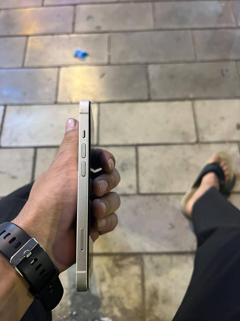 تفاصيل موجودة بلصور 13 مبدل شاشه اصلية فيس ايدي شغال 128
***********

نص مكتوب في الصور:
- 9:43 38 الانتهاء من الإصلاح اضغط على متابعة لإكمال تكوين القطع المدرجة أدناه. شاشة العرض هذه قطعة أصلية من Apple. متابعة إلغاء
- ٢٢:٣٧ القطع والخدمة تجمع Apple سجل تاريخ القطع والخدمة، وهذا السجل يعرض معلومات عن هذا ال iPhone وحالته وتفاصيل إصلاحه. معرفة المزيد... يتوفر تكوين الشاشة تم اكتشاف شاشة جديدة. يرجى إعادة التشغيل لتكوين الشاشة الجديدة لهذا ال iPhone. معرفة المزيد... إعادة التشغيل والانتهاء من الإصلاح سجل تاريخ الخدمة البطارية مستعملة