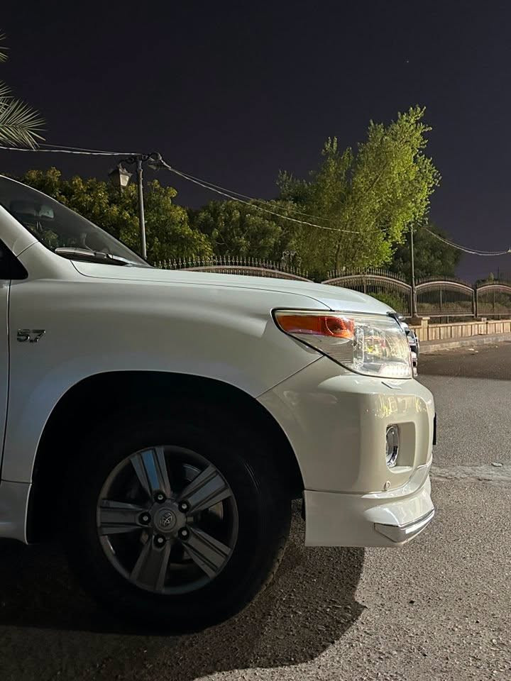 السلام عليكم للبيع لاندكروز 2015 V85.7فول واحد على واحد مواصفات لكزس بريم اصل رقم اربيل مكفوله كفاله عامه مكانها بغداد للاستفسار  ***********
