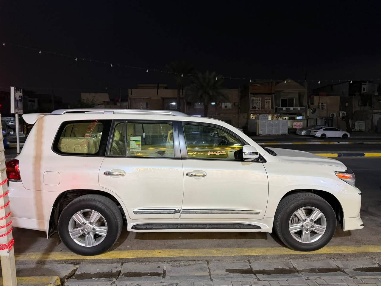 السلام عليكم
لاندگروز GX.R 2012
السيارة جديدة مكفولة 
بيها ملاحضات بارد بالباب الخلف باب السائق ورصعات خفيفة بالقمارة فقط 
سيارة جديدة متعوب عليها الله شاهد 
عارضيها ب315
***********
