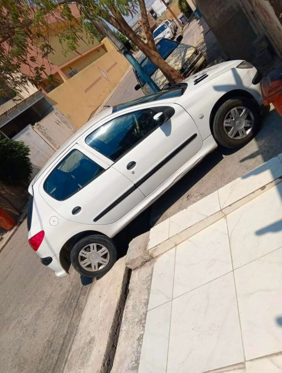 بیجۆ فەرەنسی مۆدیل 2009 فول مواسفات شاشەئایپات و کامیرە گیرە تۆماتیک و عادی دوو جام کارەبا  کیرە و مەکینە و  دەعم و لیدرە و بەناوکردن بەشەرەت سعرەی ٤٣مەجال ٦وەرەقە خرامەیە تیایە دوایە مەعمەلە بیشکینە ***********واتسئاپیشی لەسەرە
