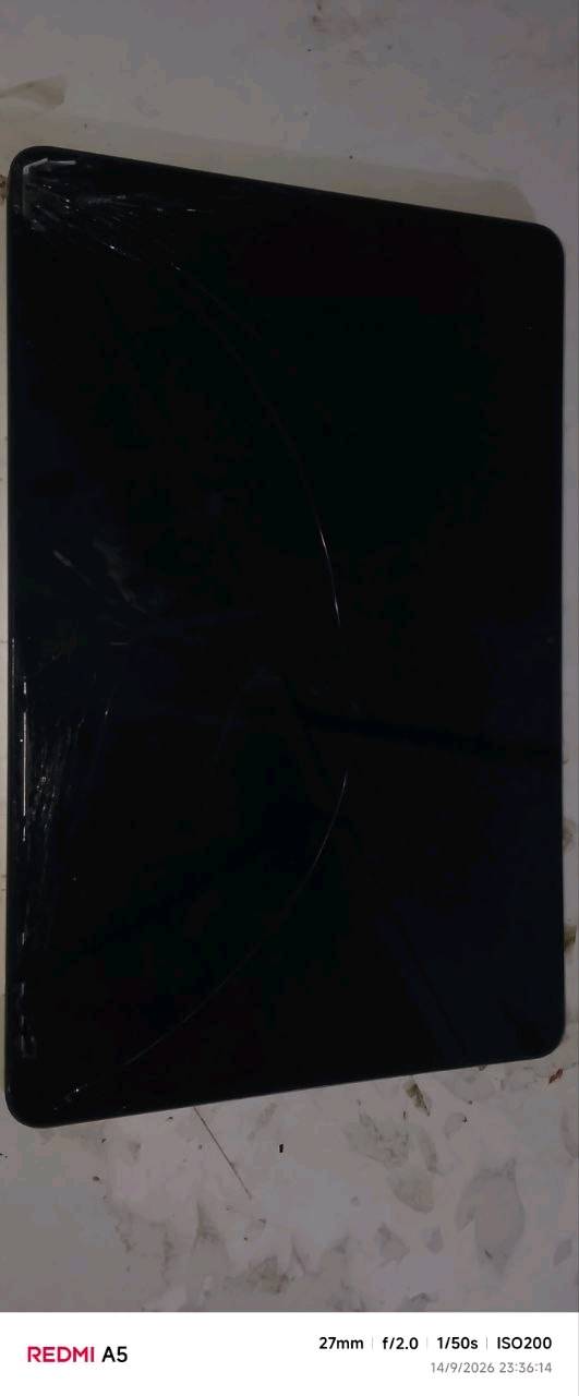 Redmi pad pro|القوي من تشاومي،  ريدمي باد مستعمل بحاله ممتازه فقط كسر بالشاشه موضح بالصوره، بذاكره 256 مع رام 8gb ملحقاته ﴿كارتونه، شاحنه بقوه 100 واط، فريز هديه ل لاعبين الجيمنج، گفر﴾، معالج snapdragon 7s gen 2 معالج جيد جدا بالنسبه للاداء اليومي والالعاب، حجم الشاشه 12,1inch وبمعدل تحديث 144hz، صوت قوي يحتوي على اربع سماعات (ايباد قوي للدراسه والالعاب ولمشاهده الافلام يعني بختصار جوكر) سعر 230 وبي مجال سبب البيع مااريد اطببه تصليح الباد ماشام مركز الصيانه ع حالته ابيعه