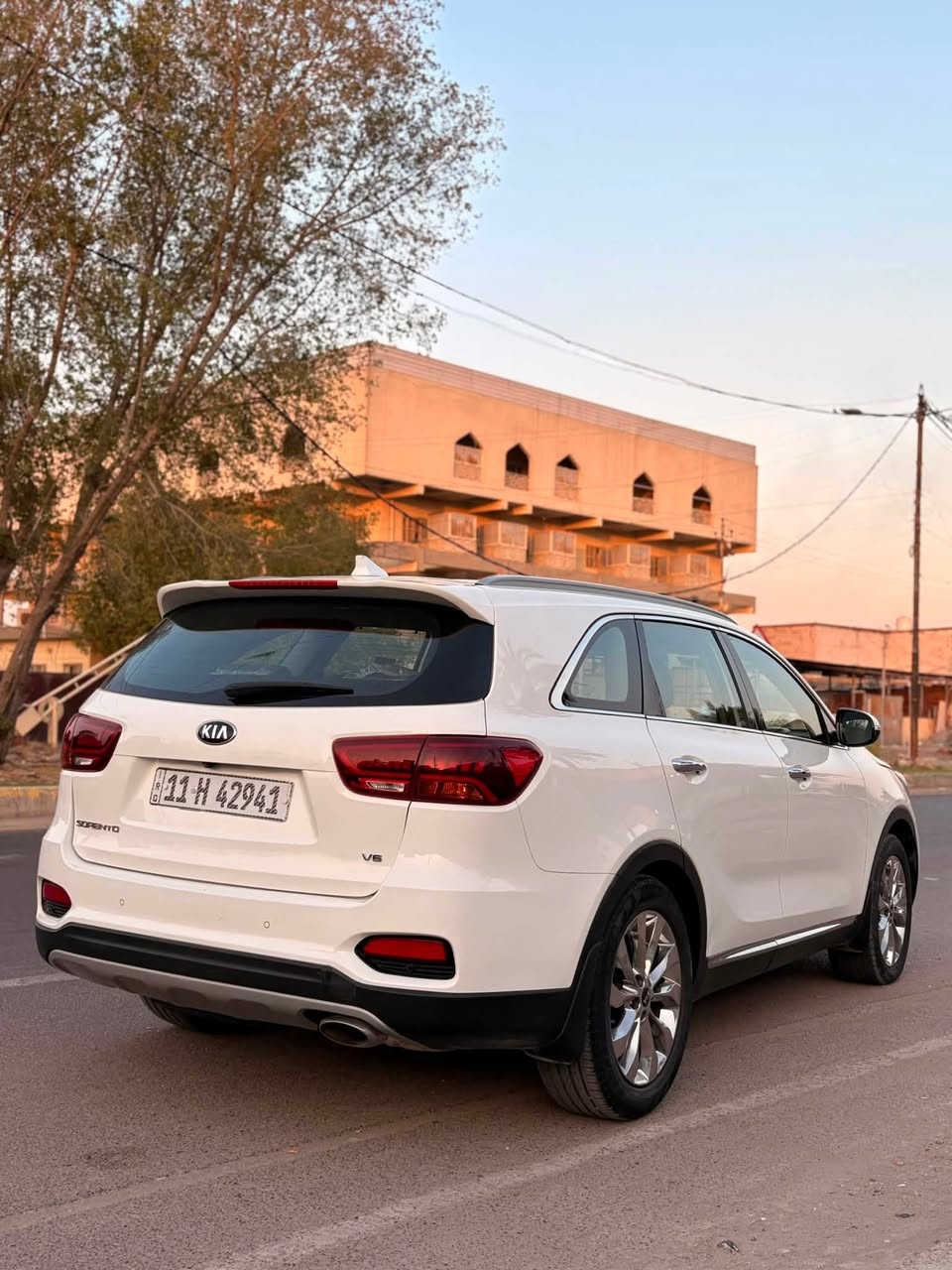 السلام عليكم 

كيا سورنتو - KIA SORENTO
2020

خليجي 
6 سلندر
7 راكب

فول مواصفات ما عدا البنوراما
• كراسي كهرباء - جلد 
• بصمة تشغيل 
• بصمة أبواب
• شاشة كبيرة
• صندوق كهرباء - شفط
• ⁠4 انظمة قيادة 
• مري شفط
• حساسات امامي خلفي
• لد نهاري
• اريل نفكيشن  
• ⁠تحكمات ستيرن 
• ⁠ومواصفات الخليجي معروفة

سيارة خير من الله 

السيارة وارد خليجي يعني كفالة عامة 
فقط بيها ( بارد بسيط بالباب وتكحيل كارد بالجاملغ )

220 وبيها مجال 
مكان السيارة بغداد حي اور 

***********
***********
