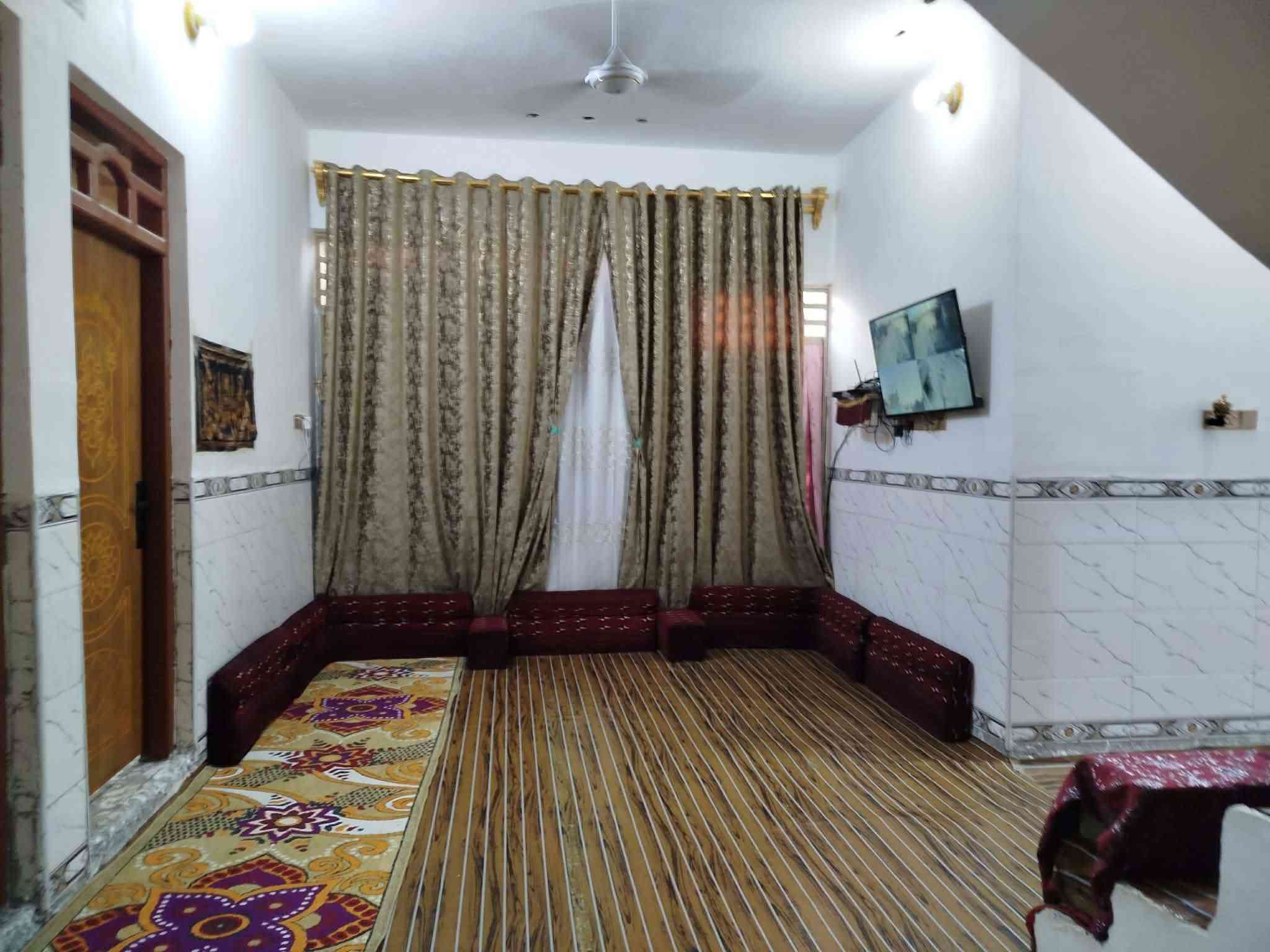 سلام عليكم  بيت للبيع زراعي   يحتوي على غرفتين نوم + صاله + مطبخ + استقبال  الموقع خلف اساله الماء حي الزهراء الثاني  وبالضبظ بل قرب مدرسه خديخه ووارث الابتدائية البيت بناء ح جديد تقريبا صار سنه الستفسار اتصال على الرقم ***********
