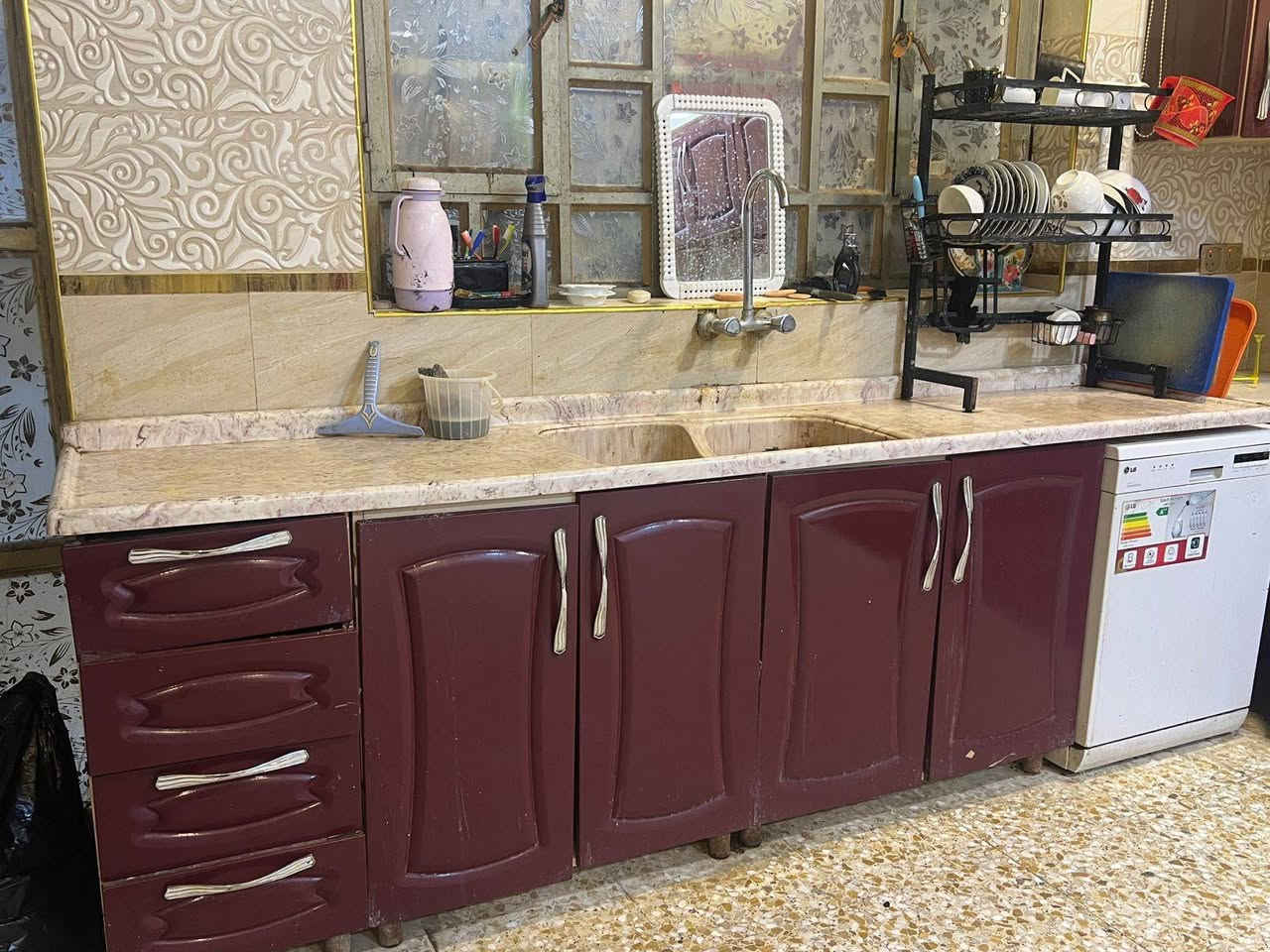 كاونتر مستعمل للبيع
📏 طول 14 متر
🪵 خشب أج  دي اف
سنك حوضين مرمر كوارتز طبيعي
مرتب ونظيف اي ضرر مابي

المكان بغداد محموديه
***********

