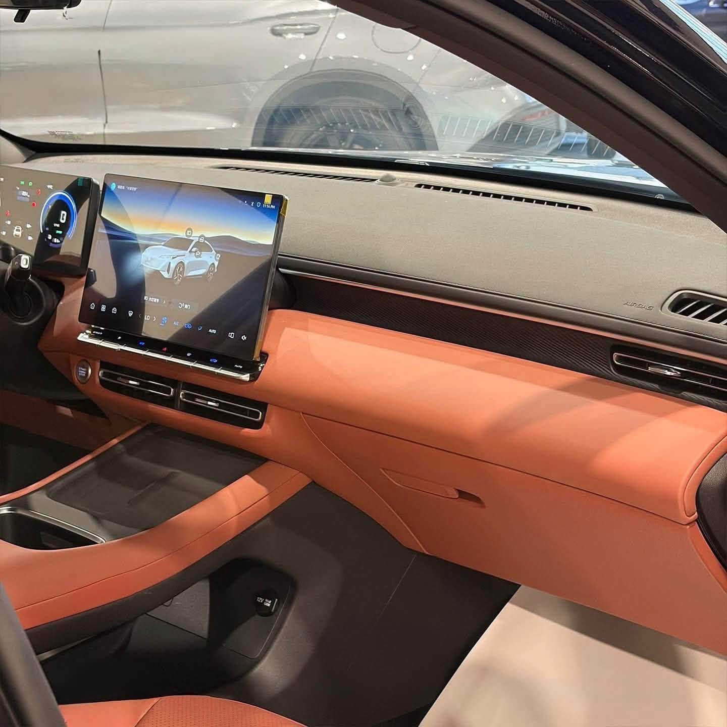 🚘 شانجان إيدو بلس | Eado Plus
⚡ Plug-in Hybrid | موديل 2026

✨ اقتصادية • عصرية • مواصفات مميزة

🔹 محرك بنزين 1500cc + Plug-in Hybrid
🔹 مدى كهربائي يصل إلى 145 كم 🔋
🔹 إمكانية القيادة على الطاقة الكهربائية وتقليل الاعتماد على البنزين
🔹 دعم الشحن السريع والبطيء
🔹 فتحة سقف 🌤️
🔹 گير تعليق
🔹 كرسي سائق كهربائي
🔹 مقاعد جلد فاخرة
🔹 كاميرا دوّارة 📷
🔹 مثبت سرعة
🔹 Auto Hold
***********☎️📞
