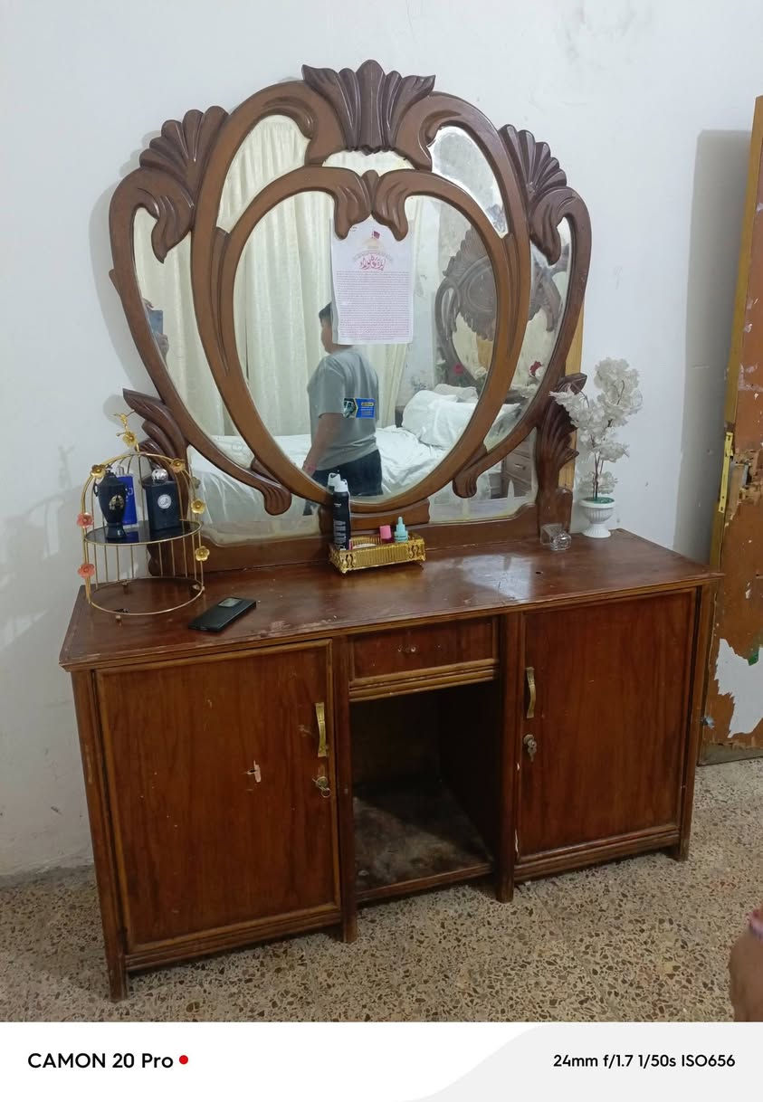 سلام عليكم غرفه نوم للبيع مكاني بغداد قفلها 250 تواصل ***********
***********
