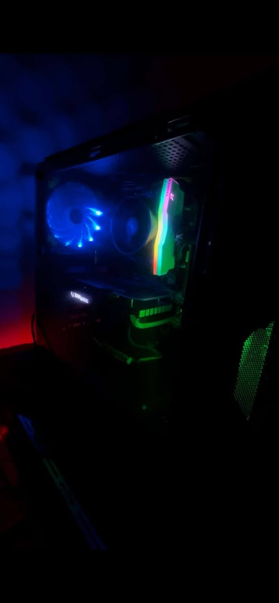 للبيع   ابيع كامل أو كيس فقط     Power 650wCPU - RAIZN 5 5500
GPU - RTX 4060

RAM - 16 G 2*8

HARD - M.2 1T

Cooler stoke

B450
