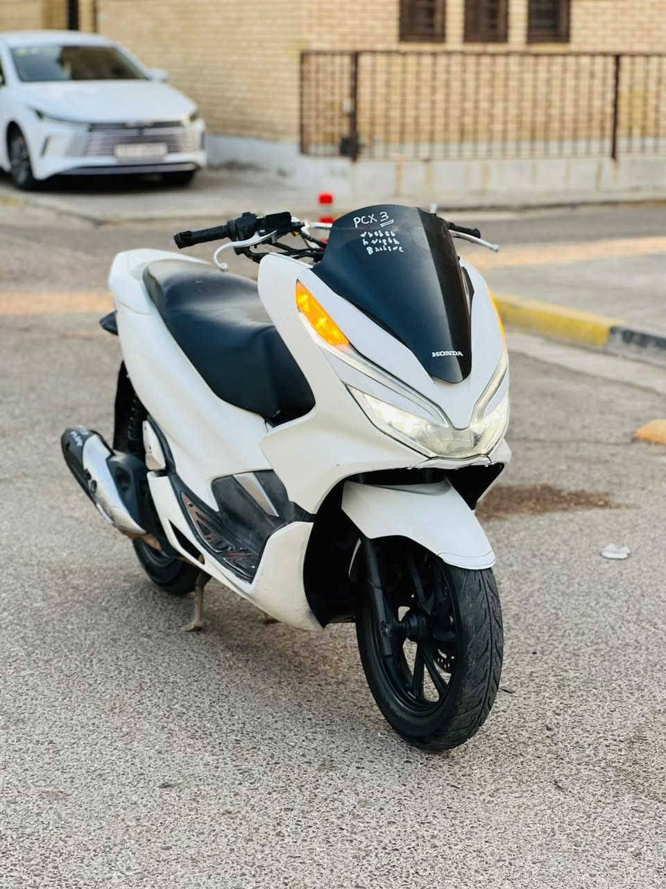 السلام عليكم للبيع PCX ياباني JF 
دراجه برغي ممفتوح بيه مكينه خرسه ناعمه فوول ماشية 47 الف حقيقي شلعة معدل اتخبل حساس ازدحام A استان حساس  كهربائيات كله شغاله 
السعر مليون 900 وبيه مجال عنواني بغداد للاستفسار *********** فقط اتصال
