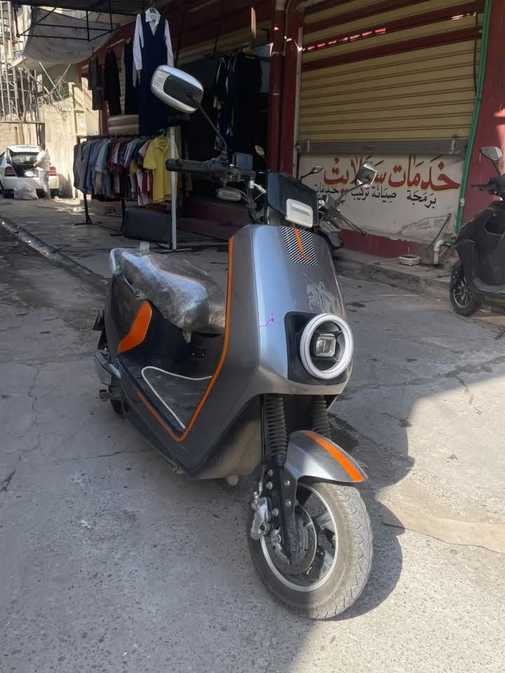 السلام عليكم
ماطور شحن اوباما البطاريات عايشه 70‎%‎ 

مصطره 

الموصفات :

دبل اشاره 

اشاره يمين اشاره يسار 

مثبت سرعه 

نمرات 1.2.3.4

السرعه 80 حقيقي

نضام الرجوع للخلف R

ونضام الباركينكP 

الملف 2000W

مساحة تخزين كبير في الصندوق 

لد من جوا الماطور دبل لايت رماش 

الون رصاصي و بي لمسات بال برتقالي
دبل بصمه ودبل سويج ودبل كارت

 السعر 600 بيها مجال قليل

لل تواصل معنا الرقم : ‭***********‬

الرجاء اقرا المنشور قبل ماتجي وتسأل عل موصفات
