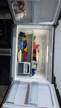 للبيع ثلاجه هيتاشي اخت الجديده العنوان الدورة 07760880834